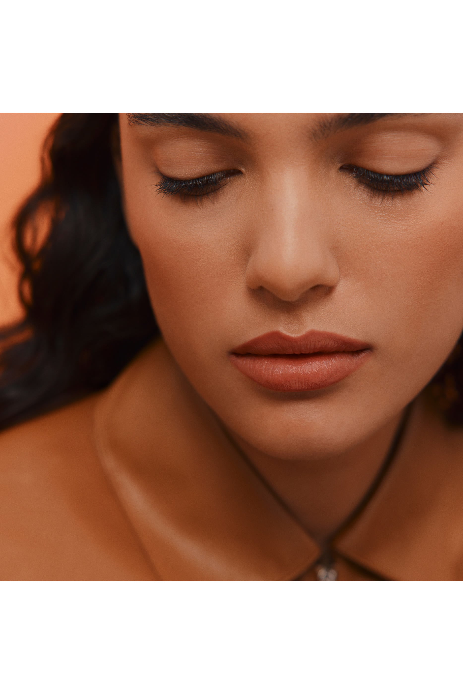أحمر شفاه شبه لامع Rouge Herm&egrave;s بإصدار محدود