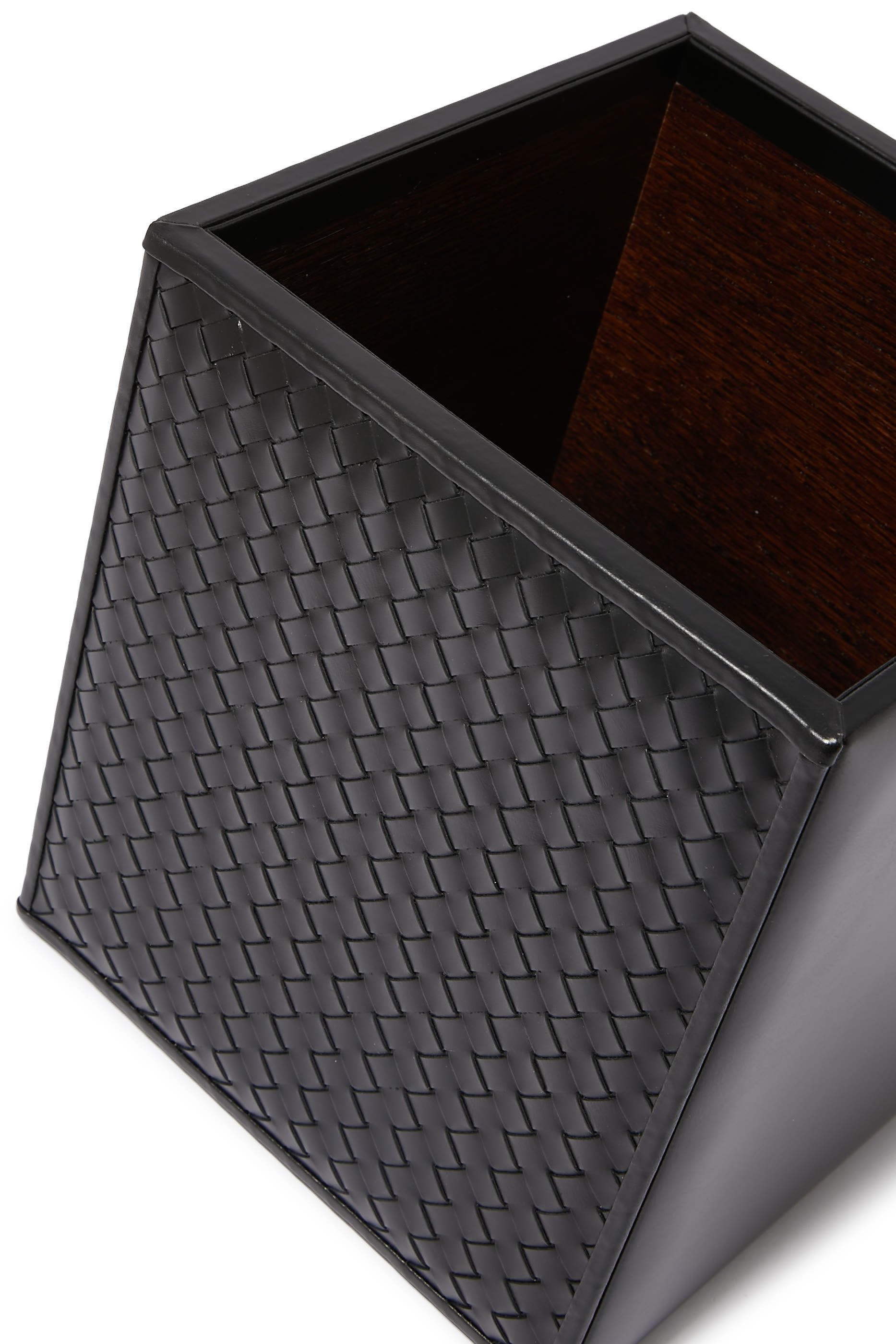 سلة مهملات إيفو