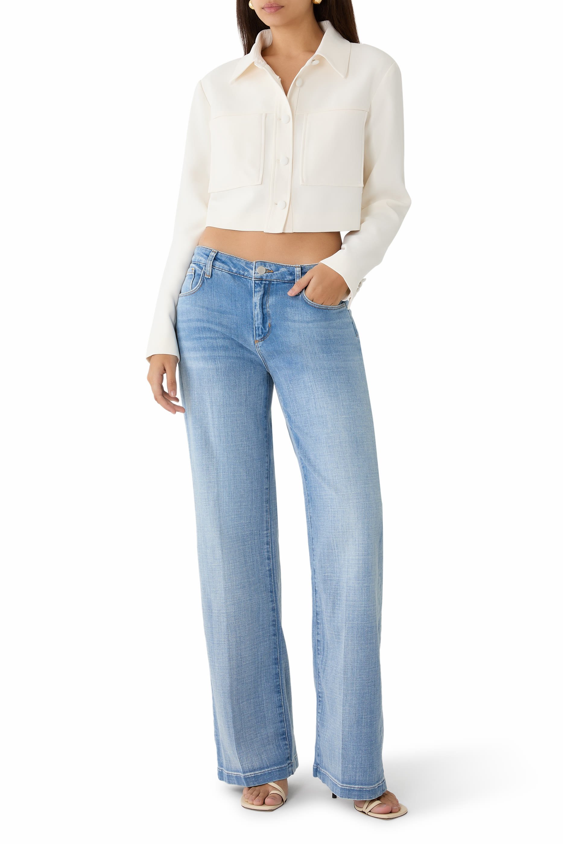 جاكيت بقصة قصيرة وأزرار