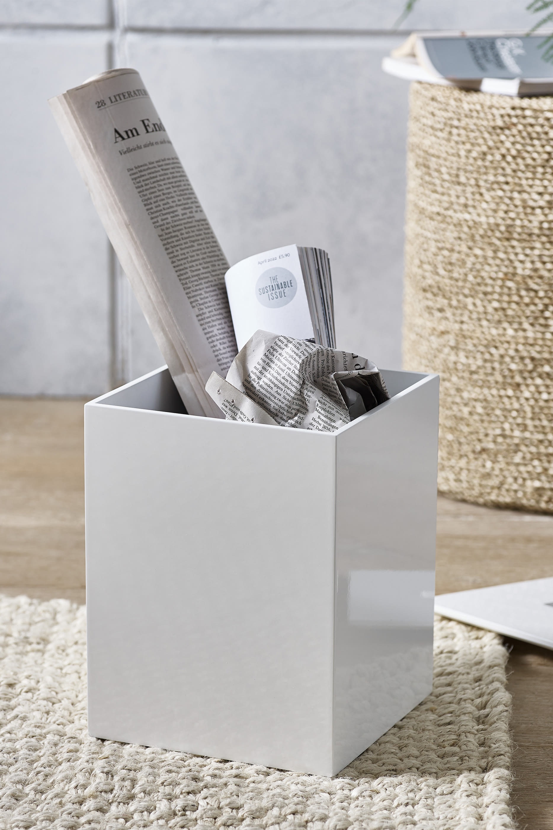 سلة مهملات مطلية