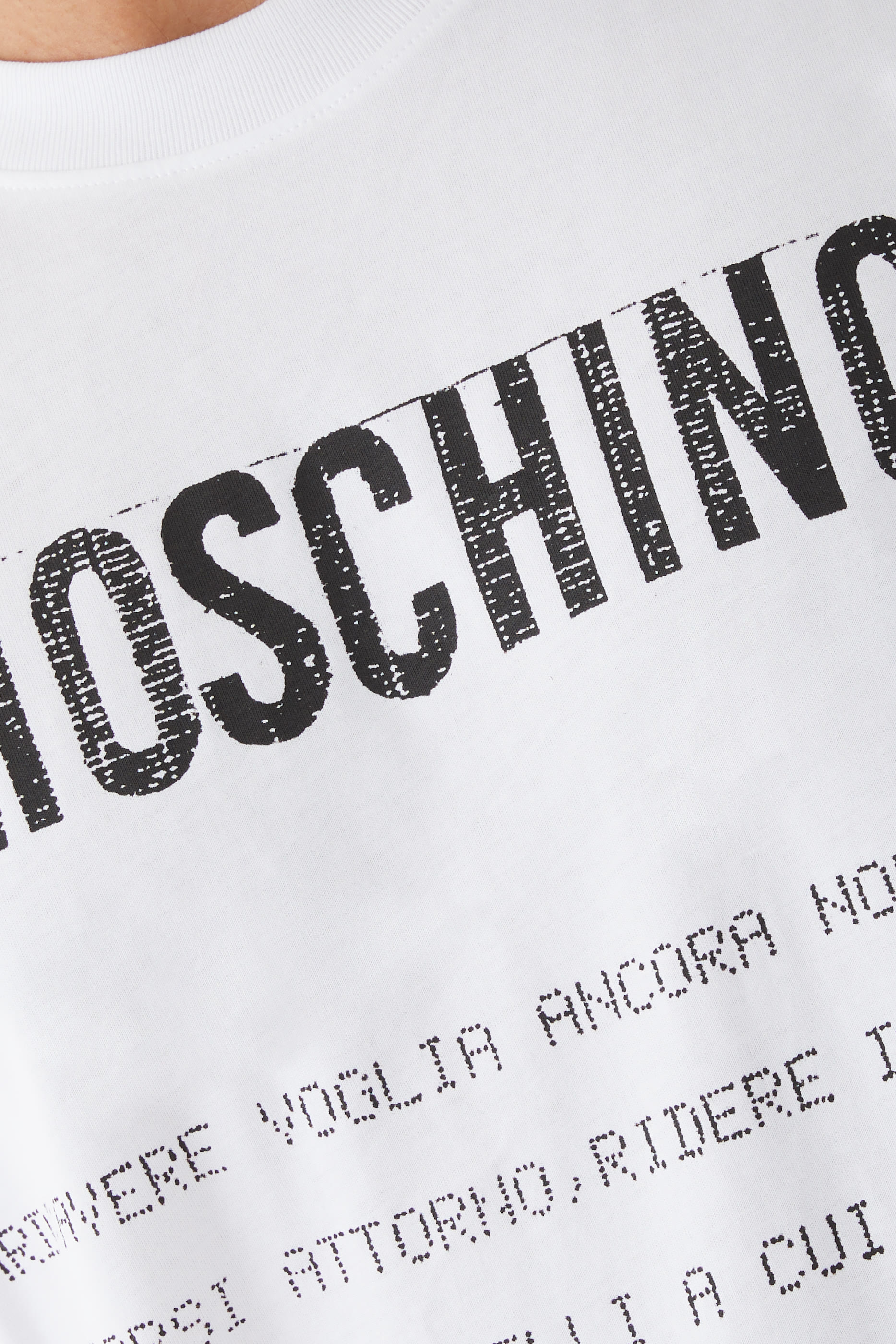 تيشيرت بأكمام قصيرة