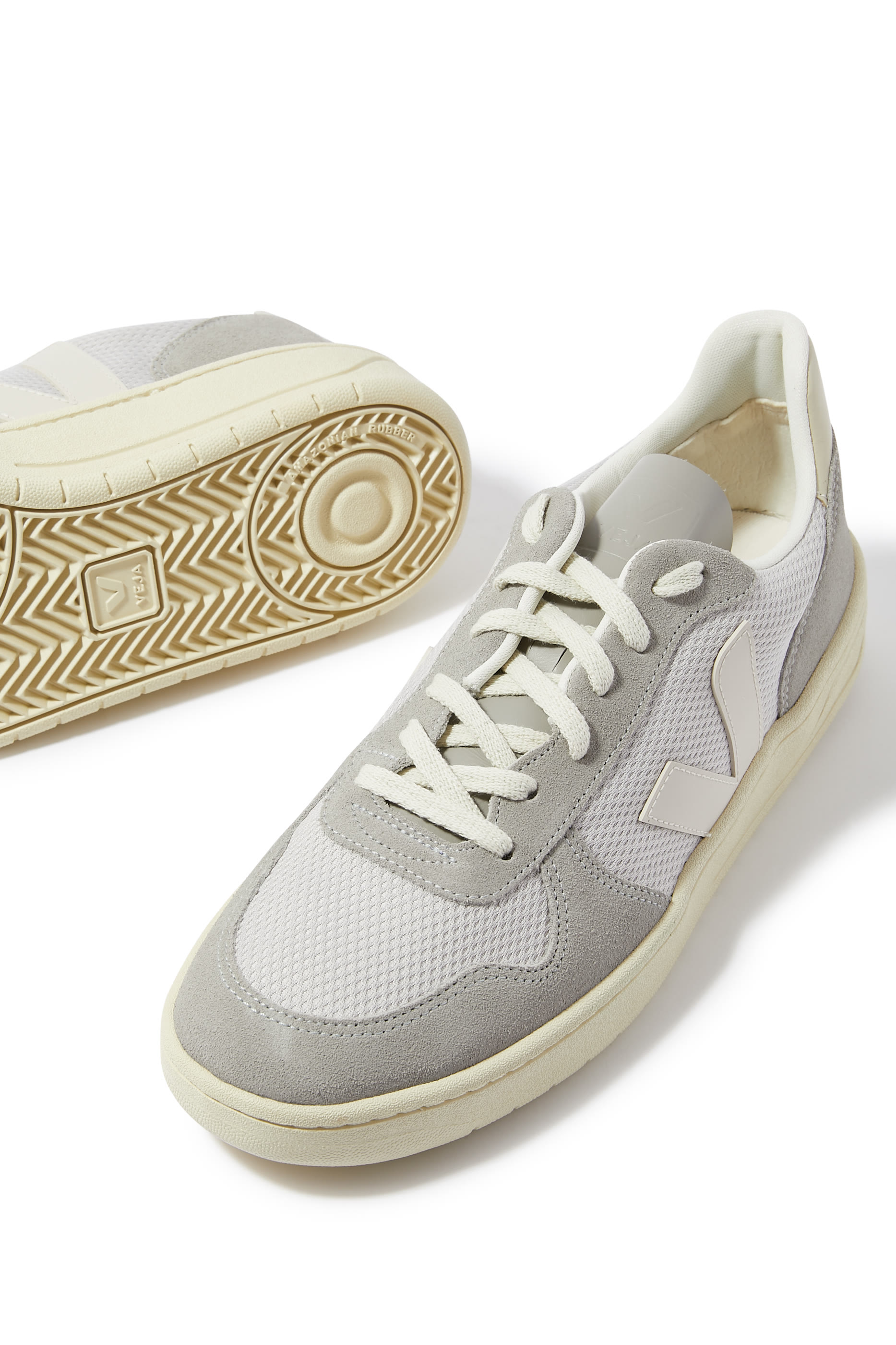 سنيكرز في-10 الفيوميش