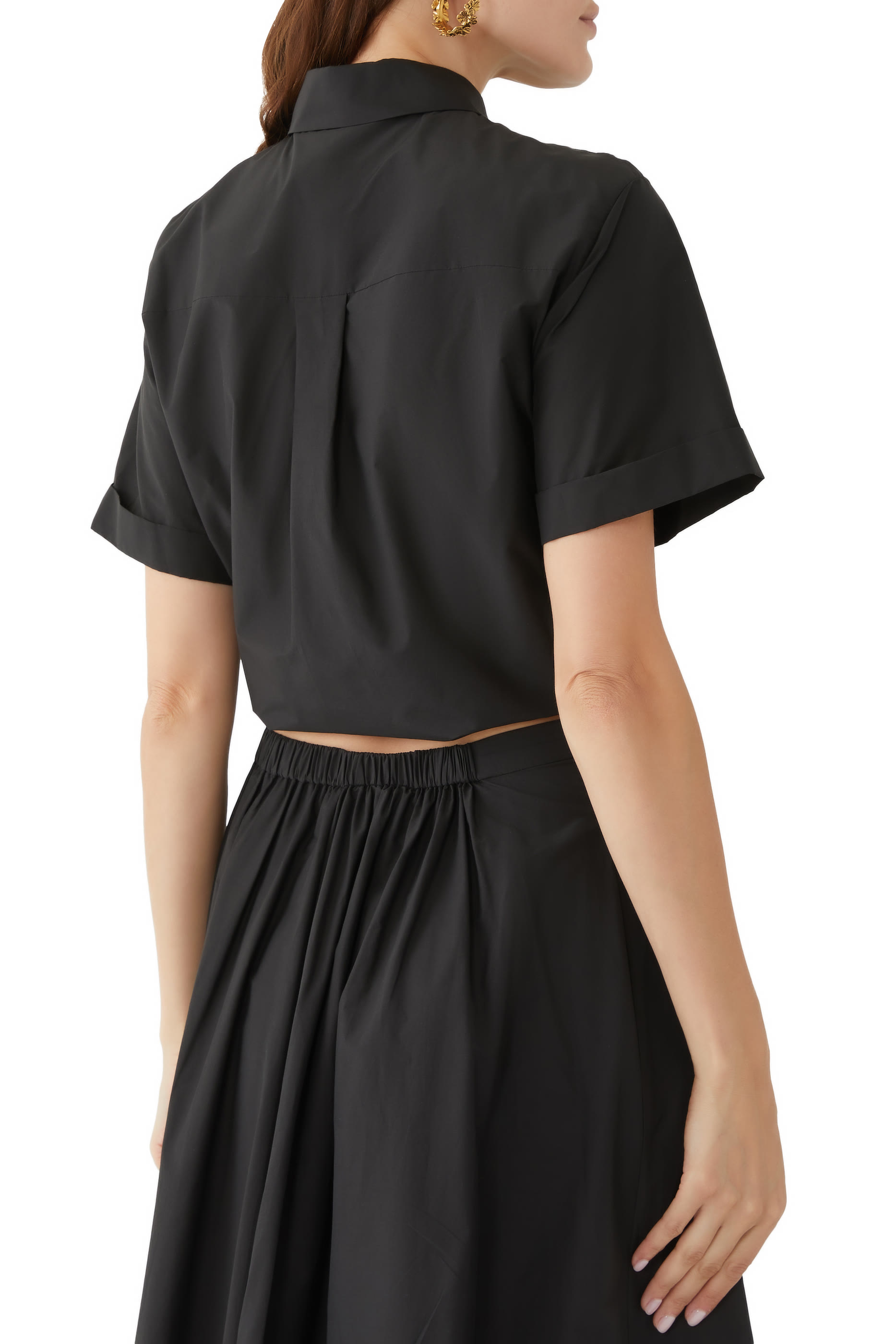 قميص بربطة في الأمام