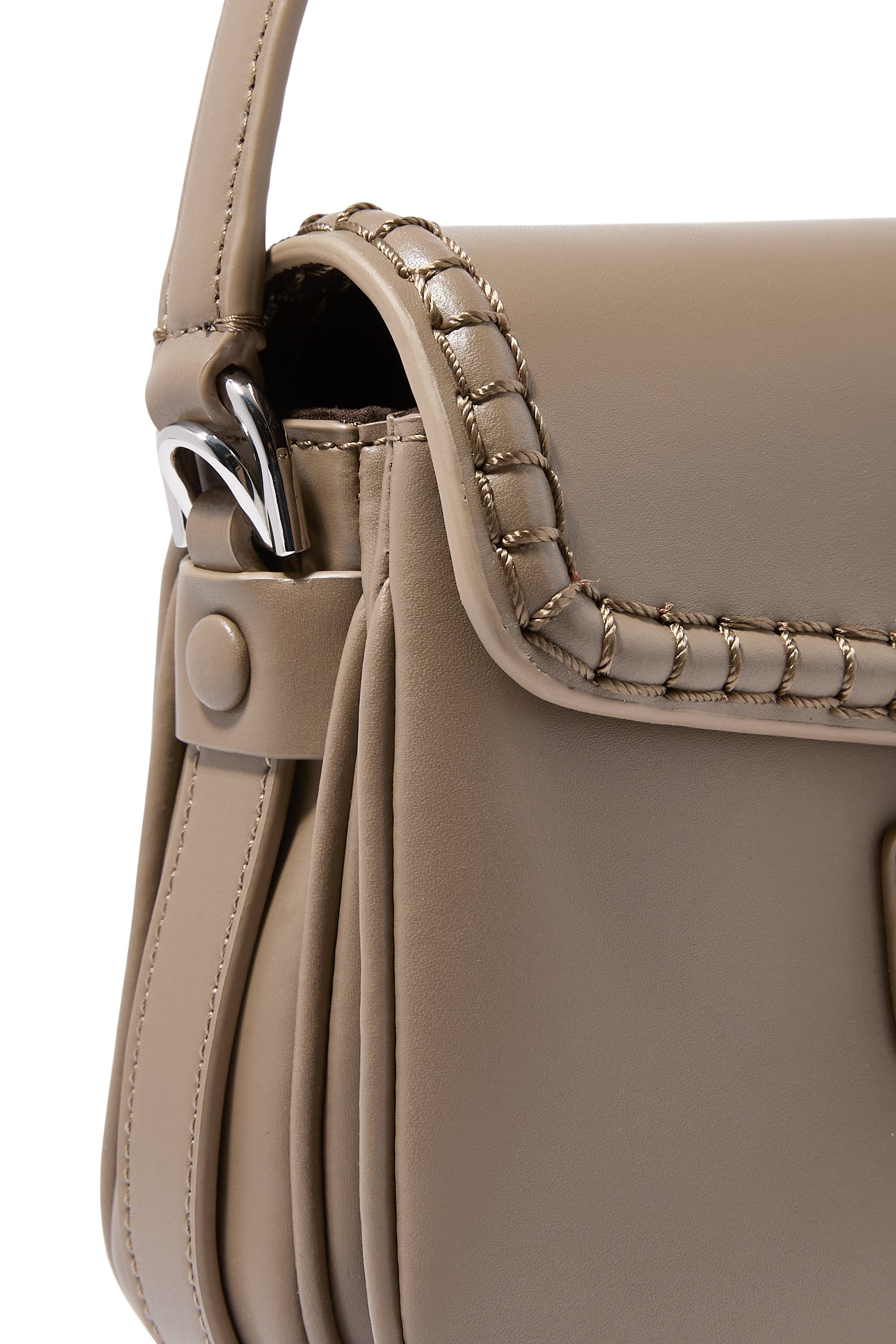 حقيبة كروس بودي بخياطة بارزة في الأمام ونقشة الضفيرة