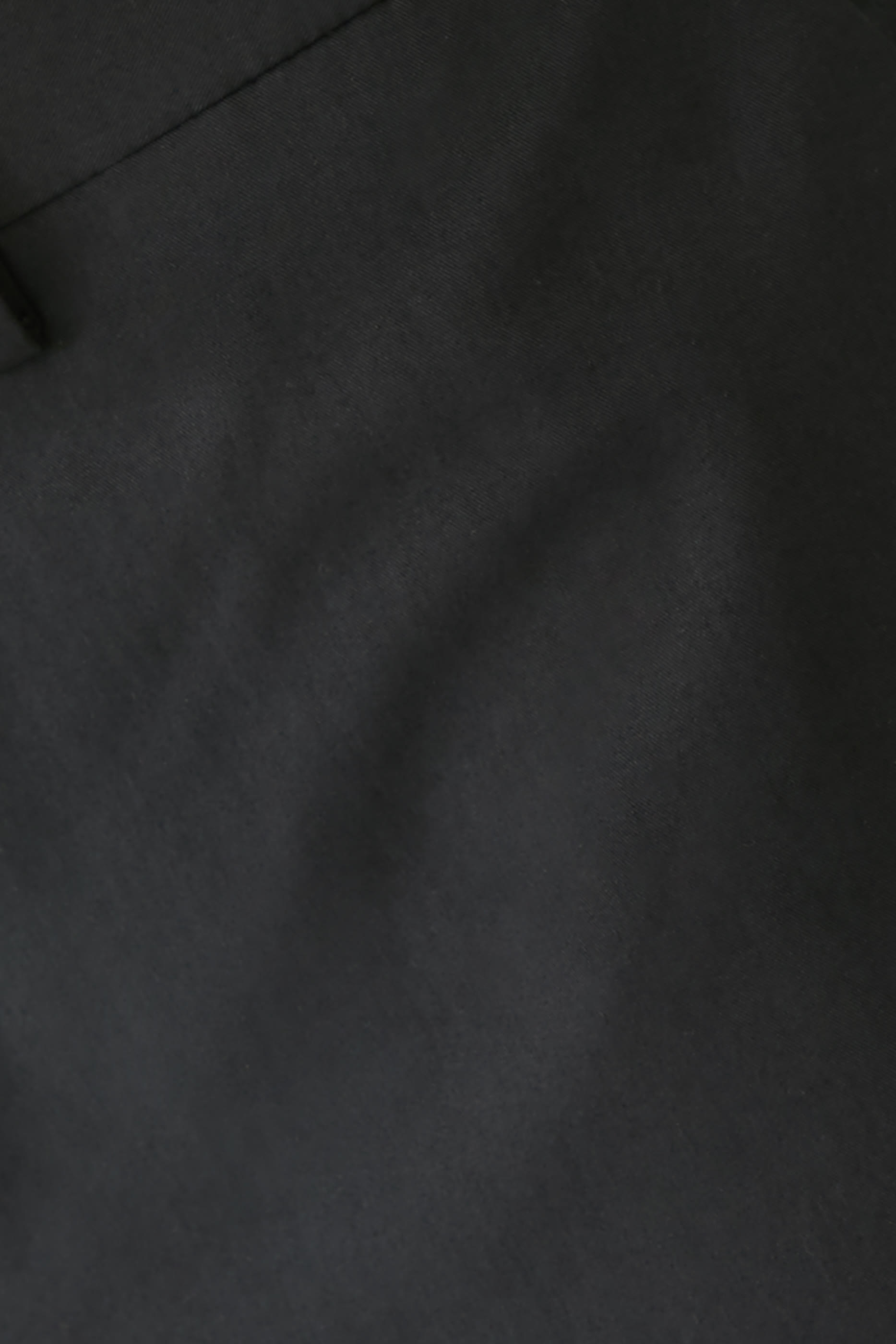 بنطال بحواف ضيقة