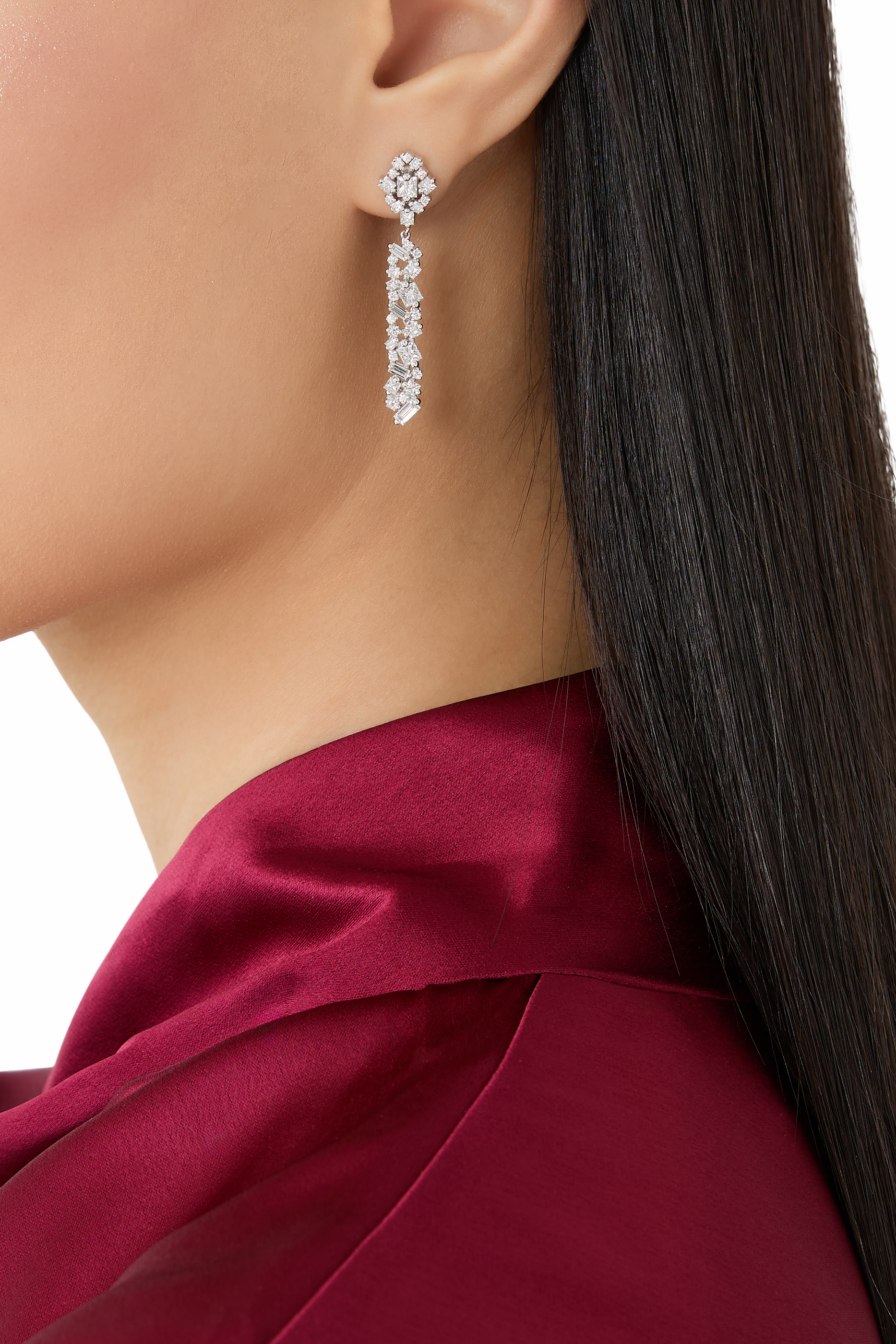 أقراط لا فانتازي صن بيم متدلية مرصعة بماس، ذهب أبيض عيار 18