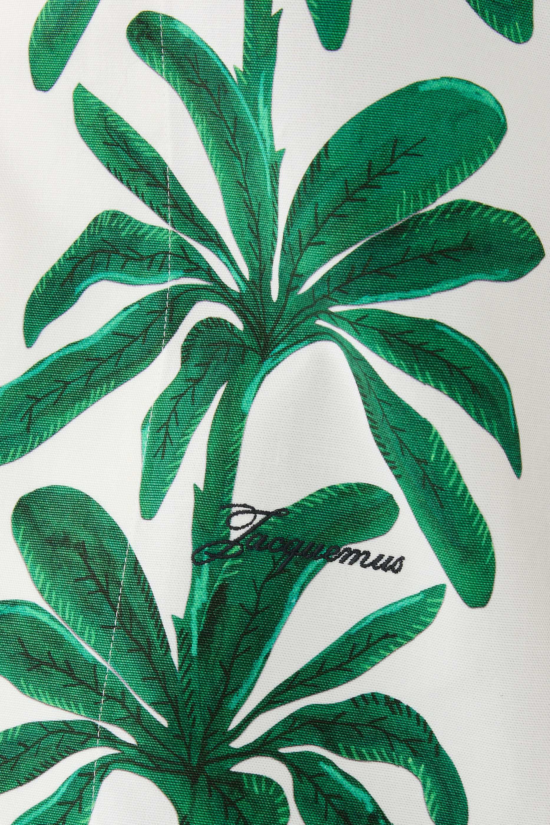 قميص بأكمام قصيرة بطبعة أشجار نخيل