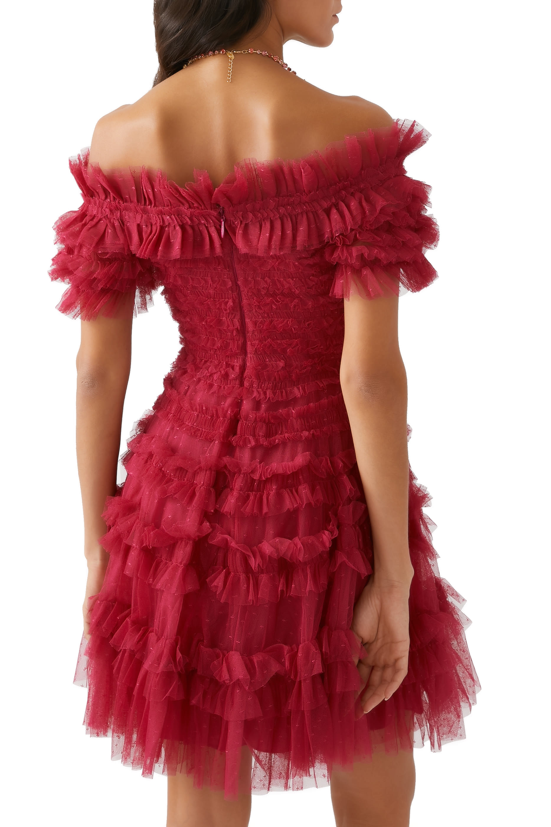 فستان ليزيت قصير بأكتاف متساقطة وكشكش ونقشة دقيقة