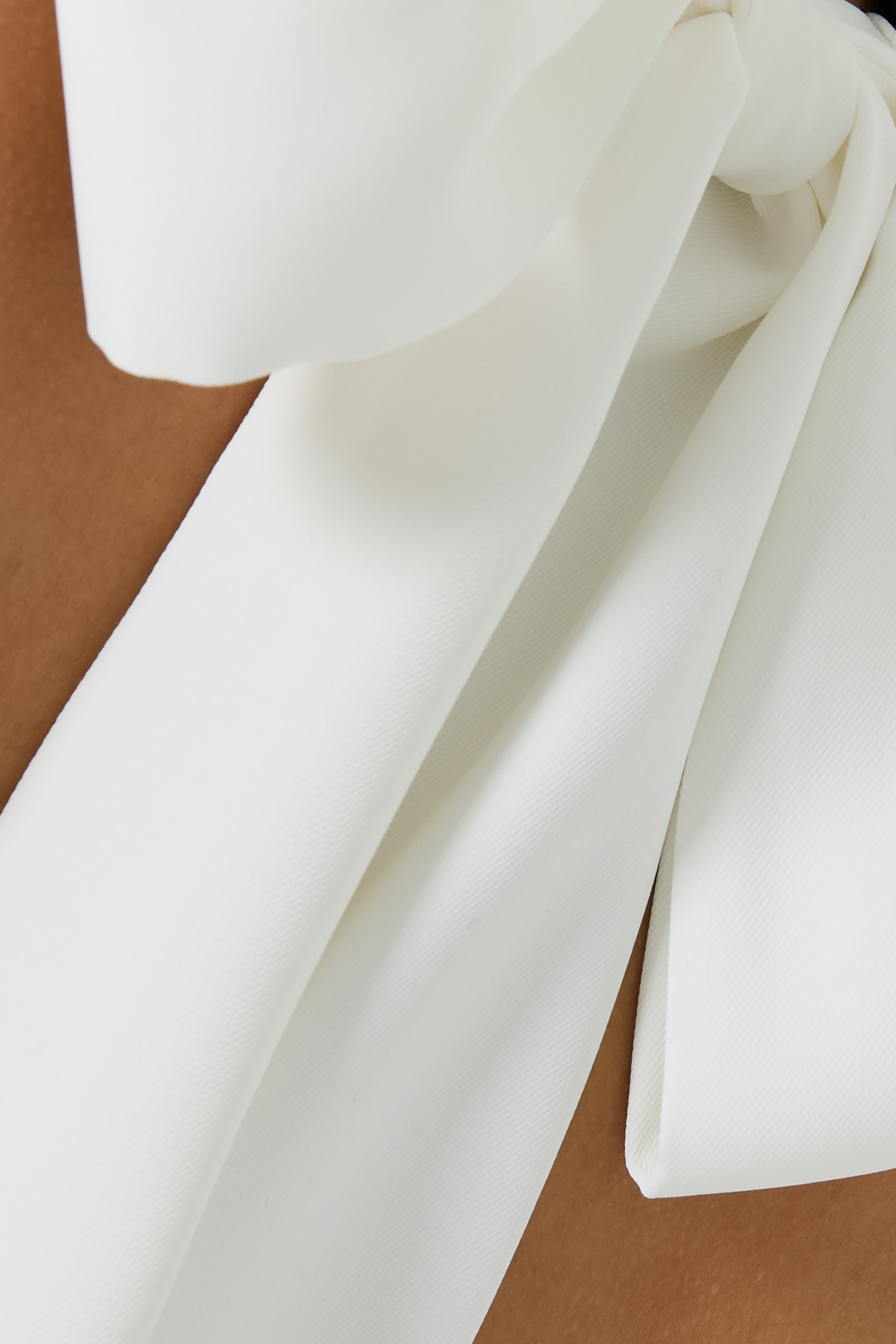 فستان التميت ميوز متوسط الطول بياقة V