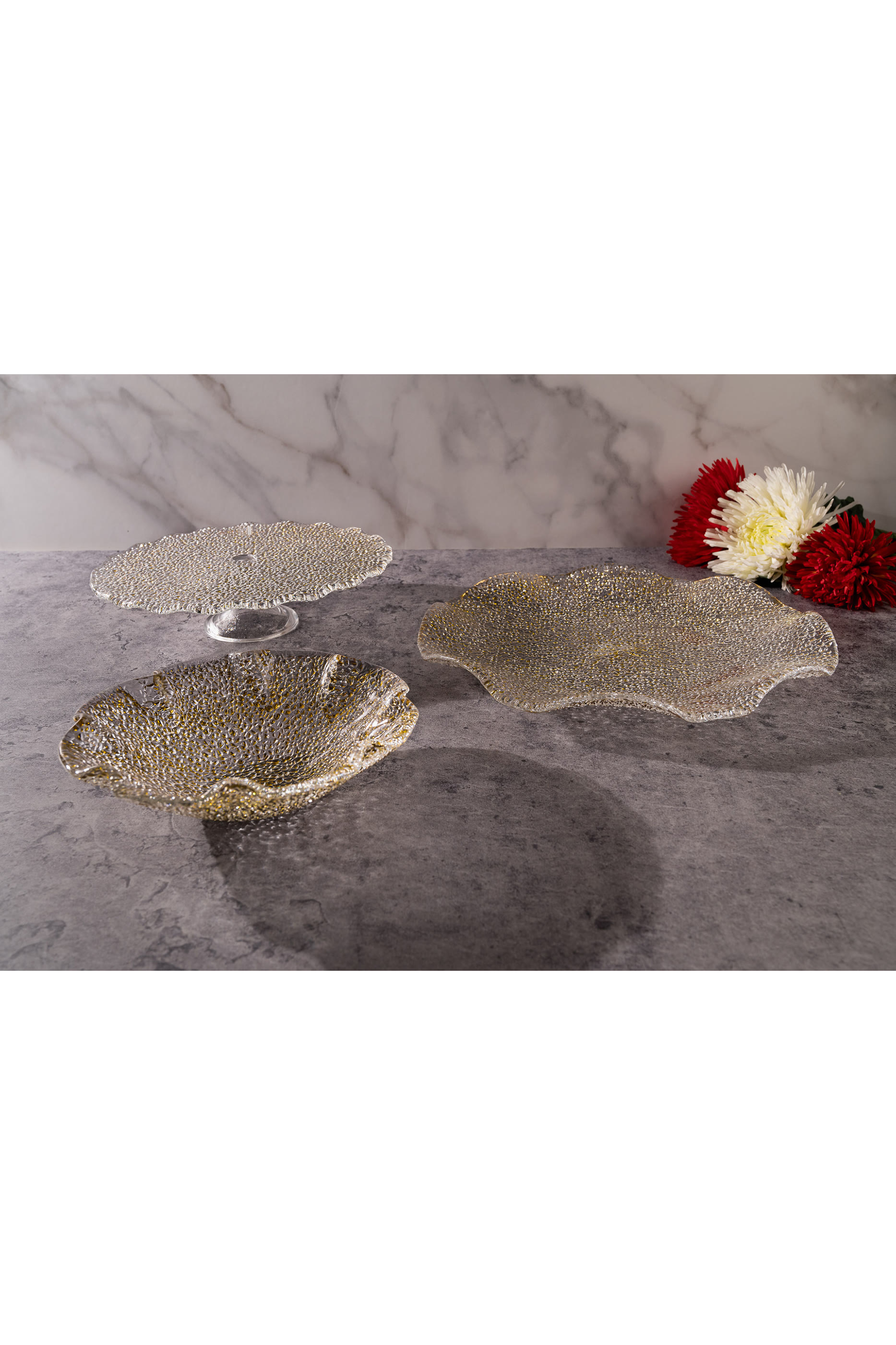 طبق سبيشال ذهبي بحافة مموجة