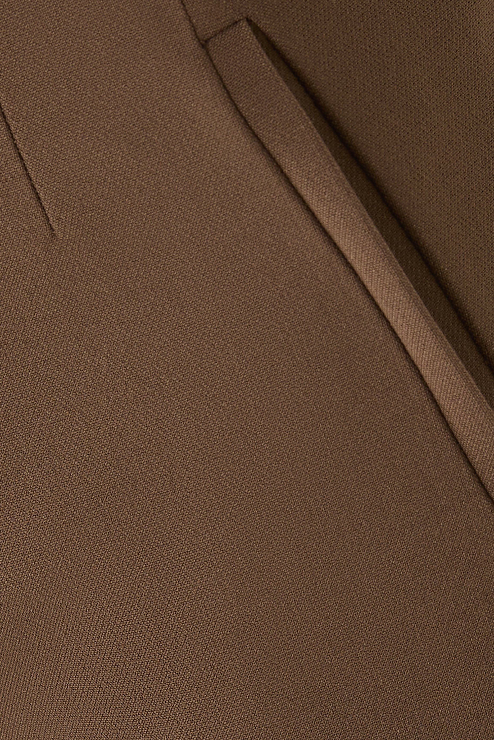 بنطال ستيلا بقصة ضيقة