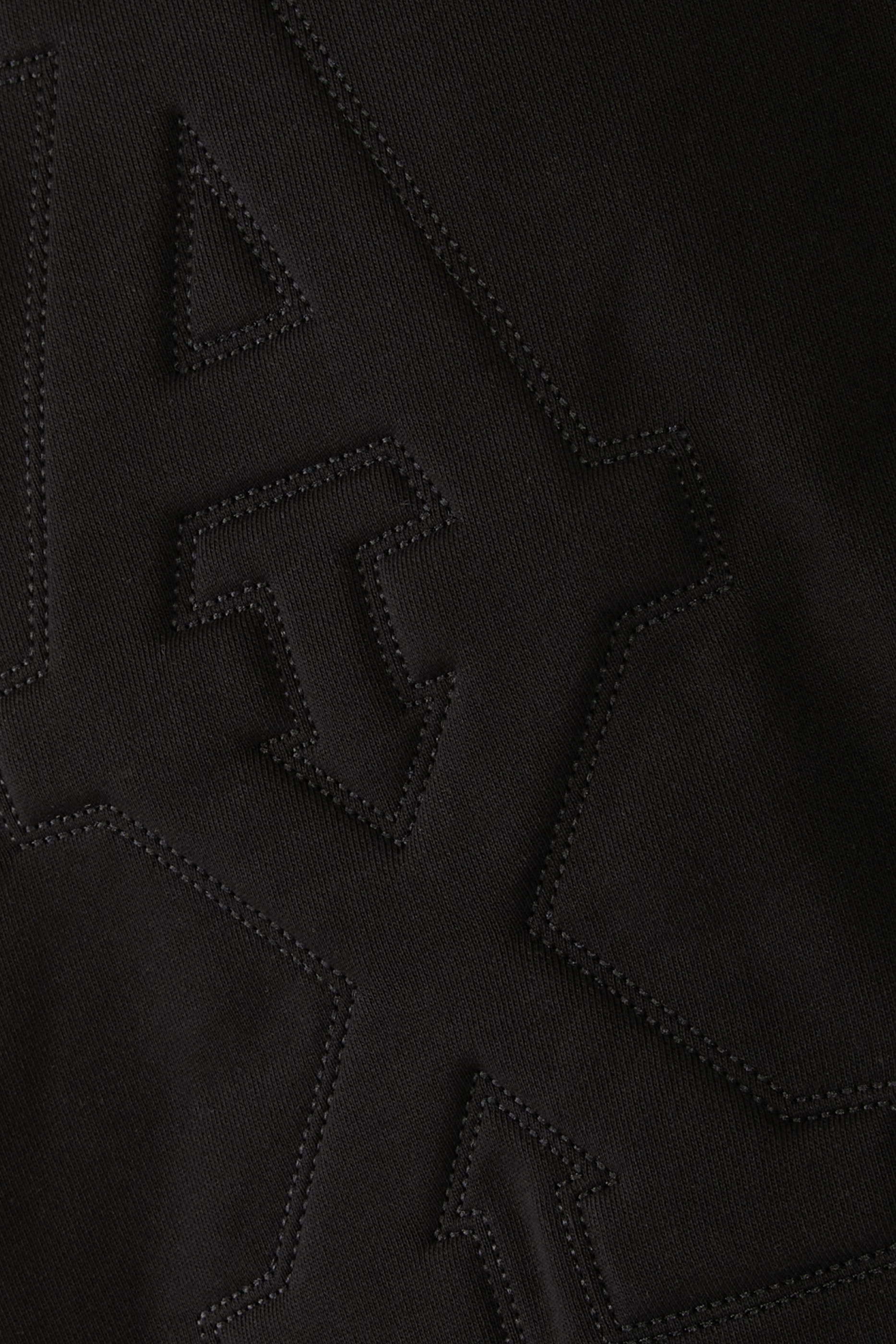 سويت شيرت بياقة ضيقة بنقشة حرفي شعار الماركة