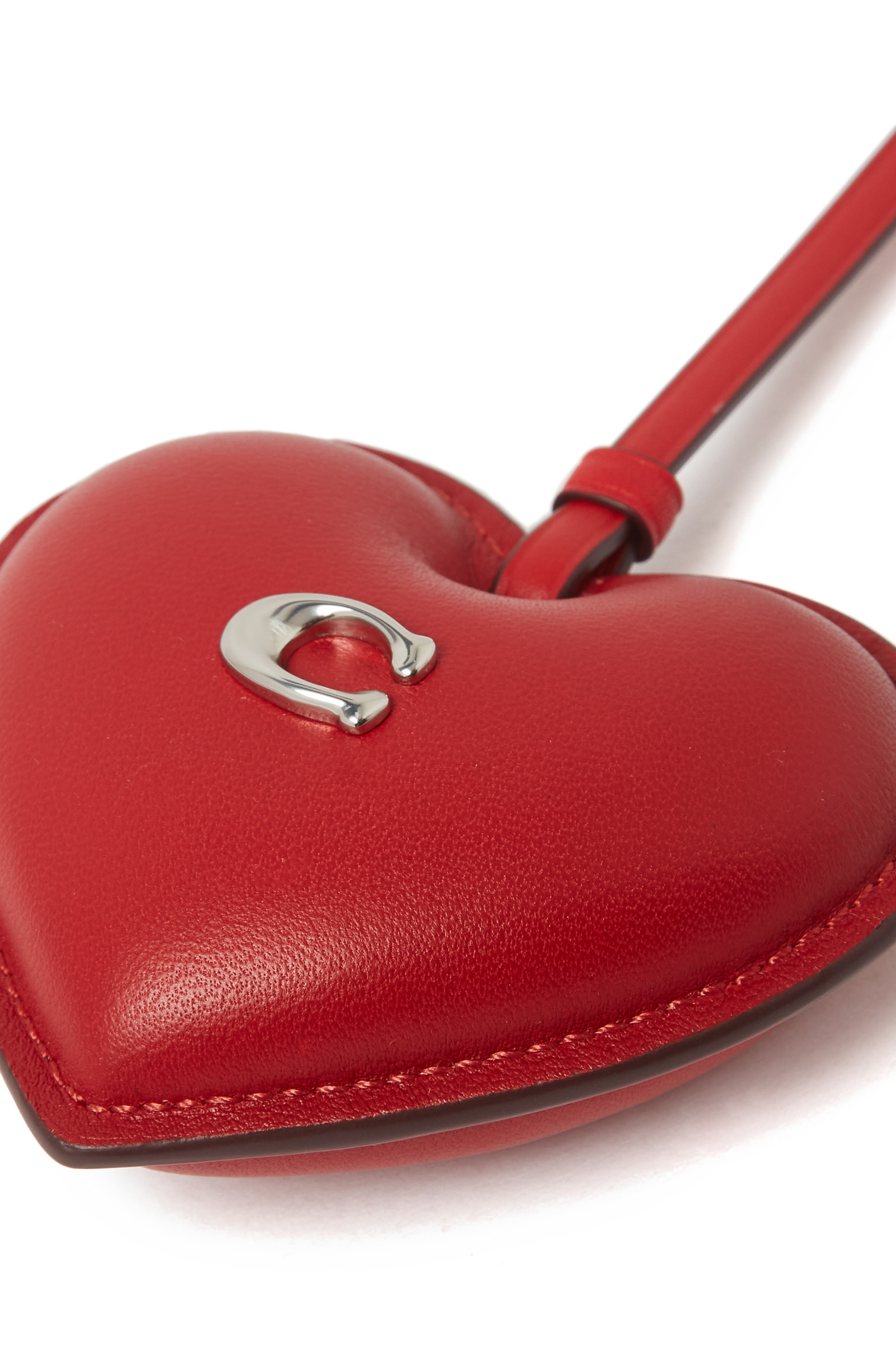 حلية بتصميم قلب للحقيبة