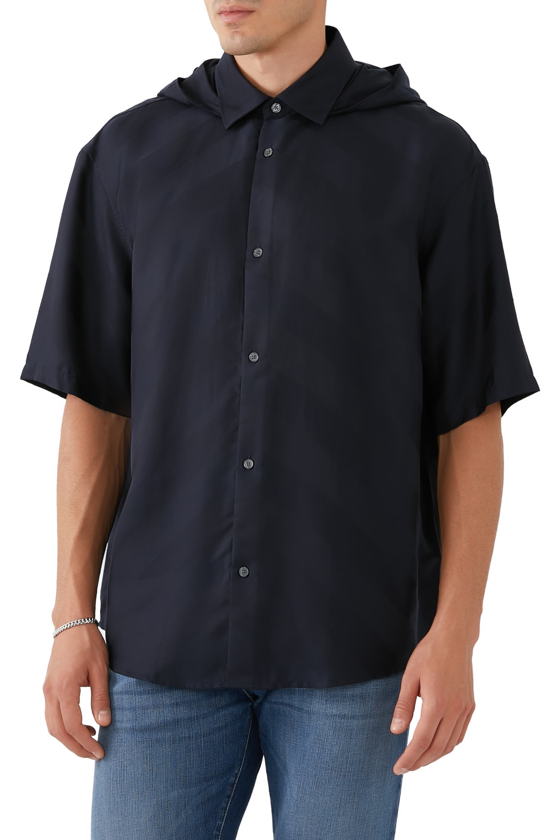 قميص بغطاء رأس قابل للفصل