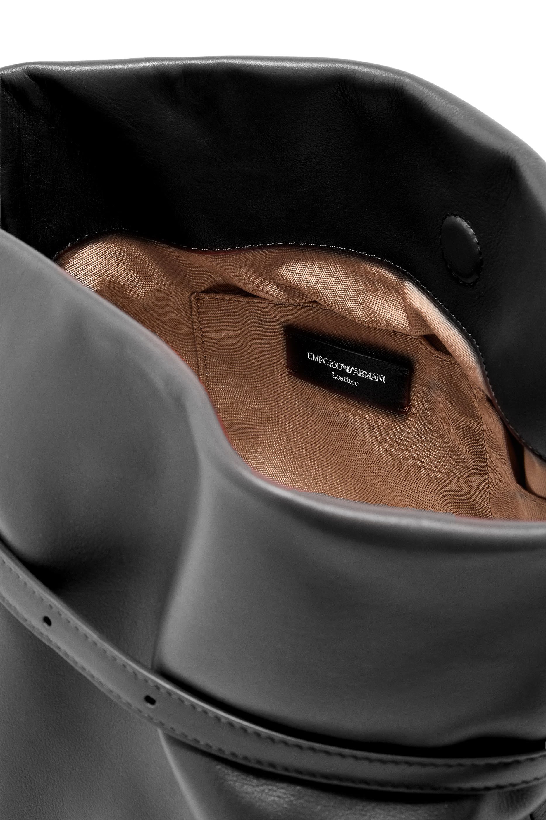 حقيبة باكيت بشعار الماركة جلد ناعم