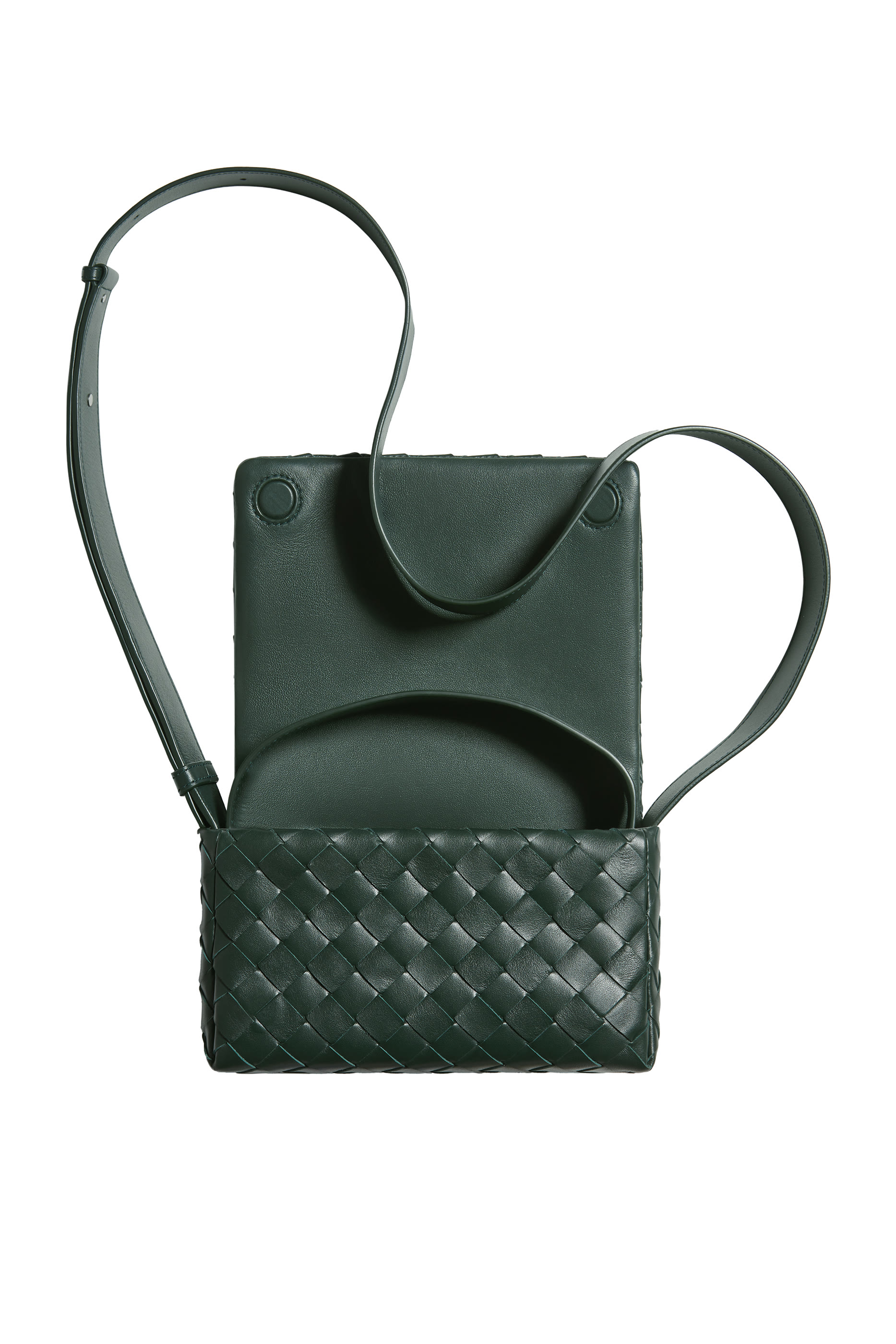 حقيبة صغيرة بغطاء قلاب بتصميم مجدول