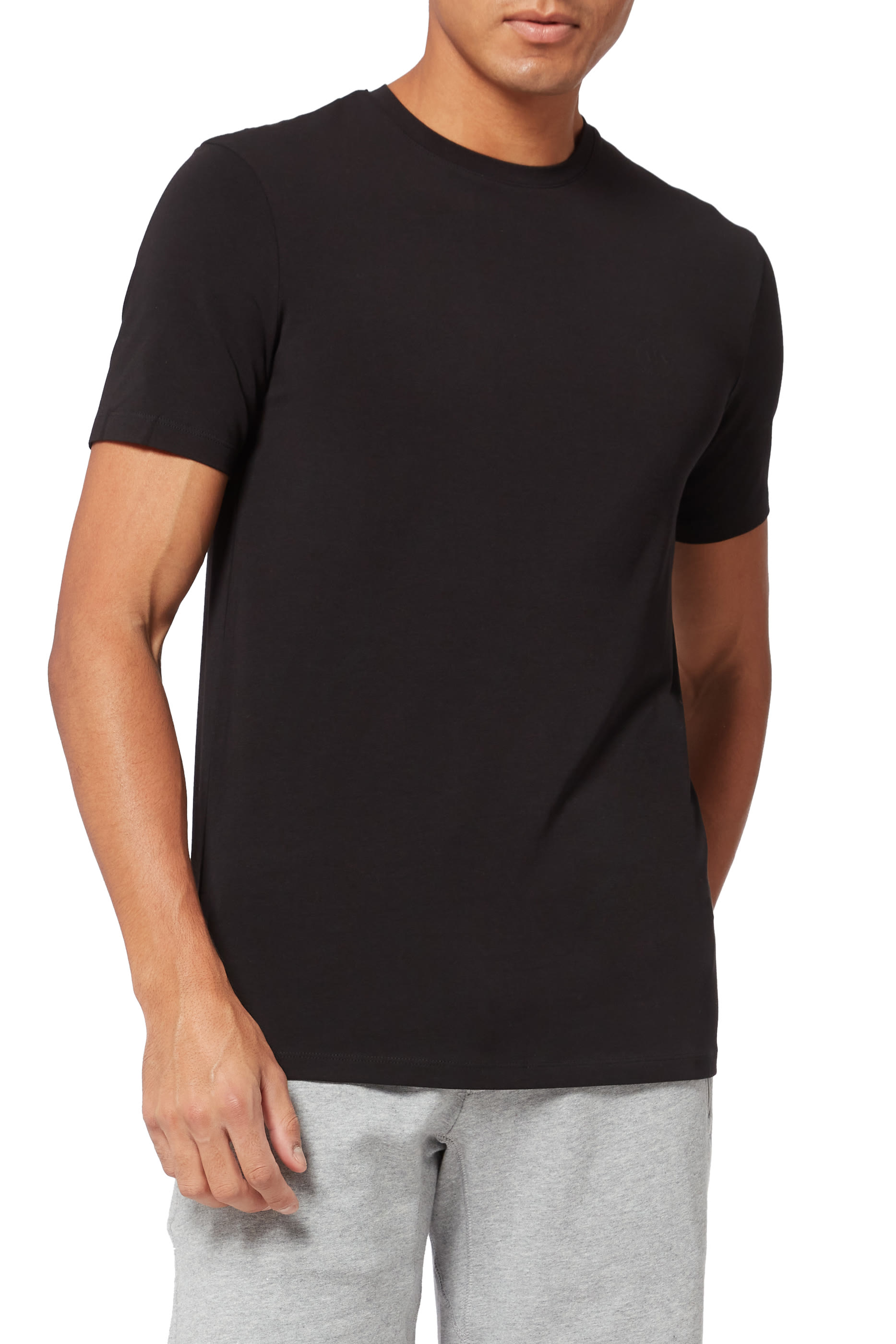 تيشيرت بشعار الماركة بتصميم دائري