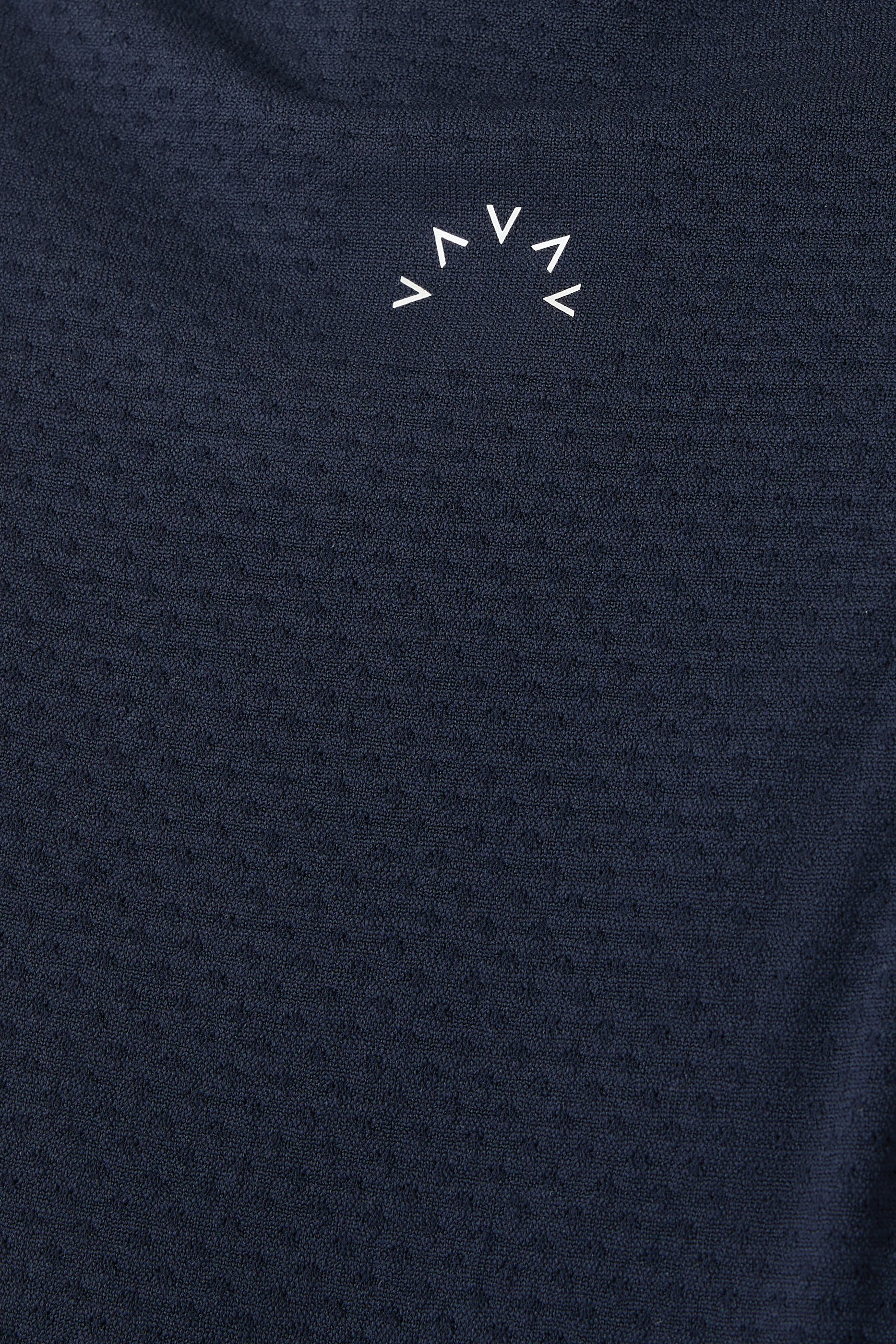 بلوزة ديسي لوغلاين بلا أكمام