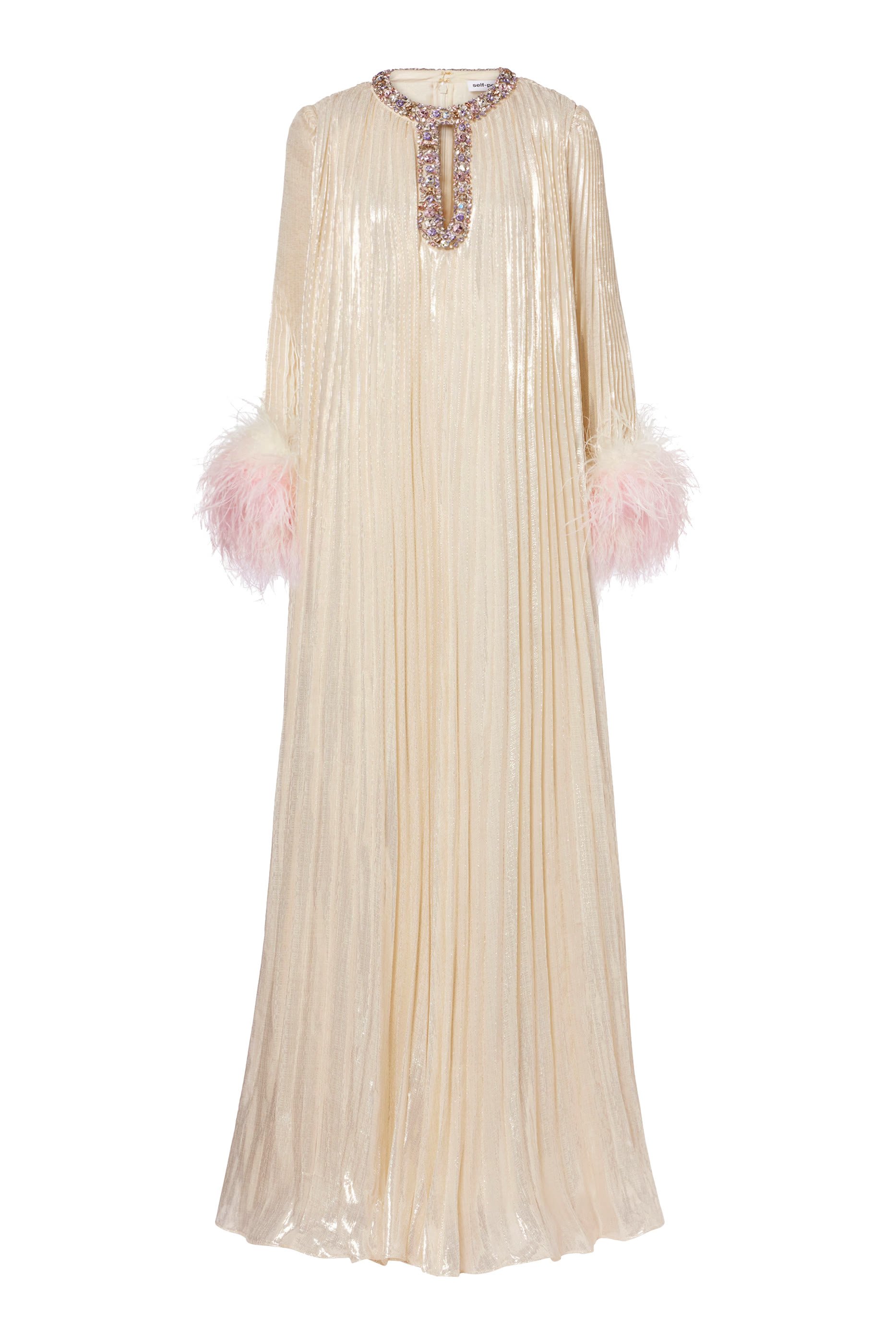 فستان طويل بتفاصيل لامعة وريش بلون متدرج