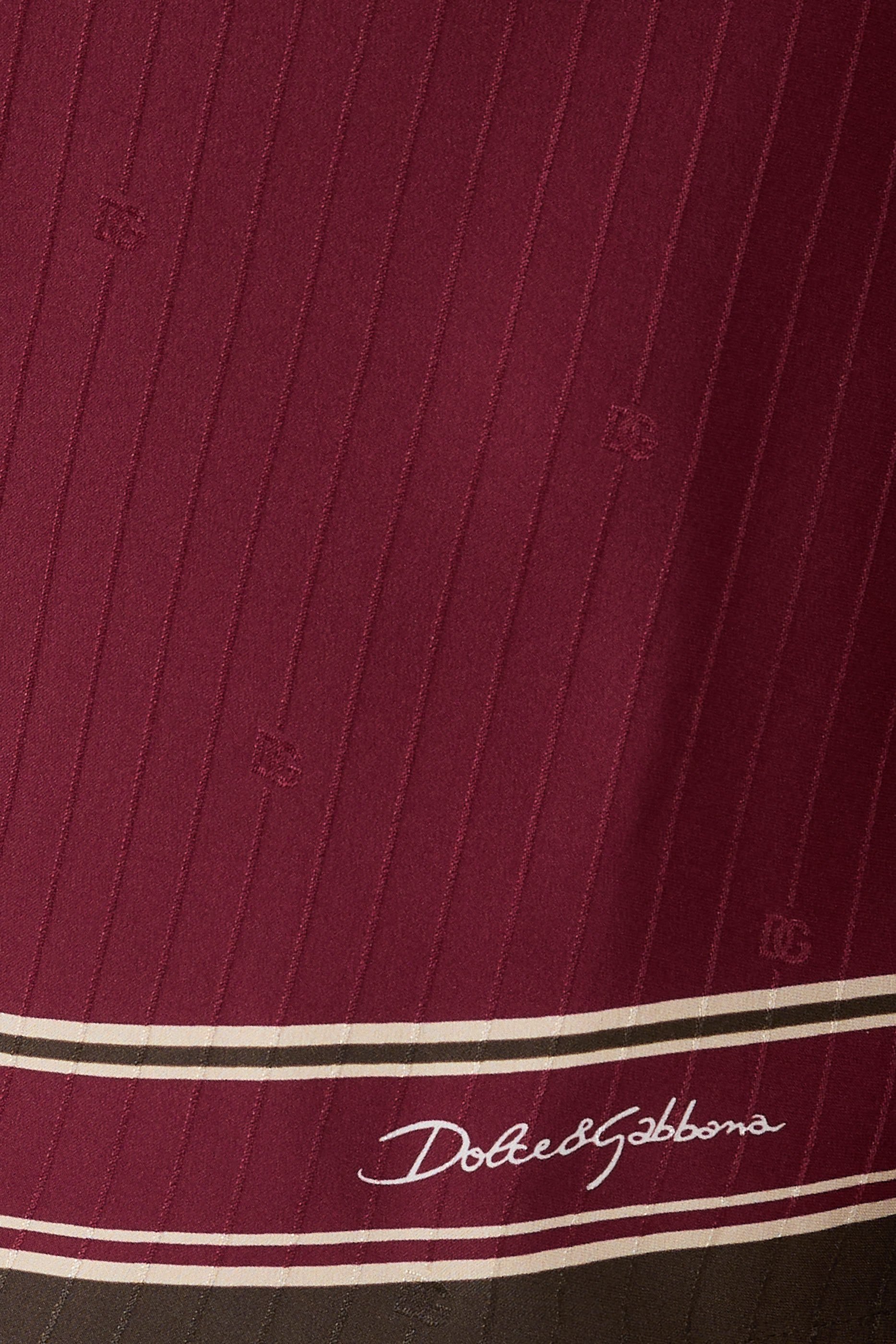 قميص بقصة عادية ونقشة خطوط وشعار الماركة جاكار