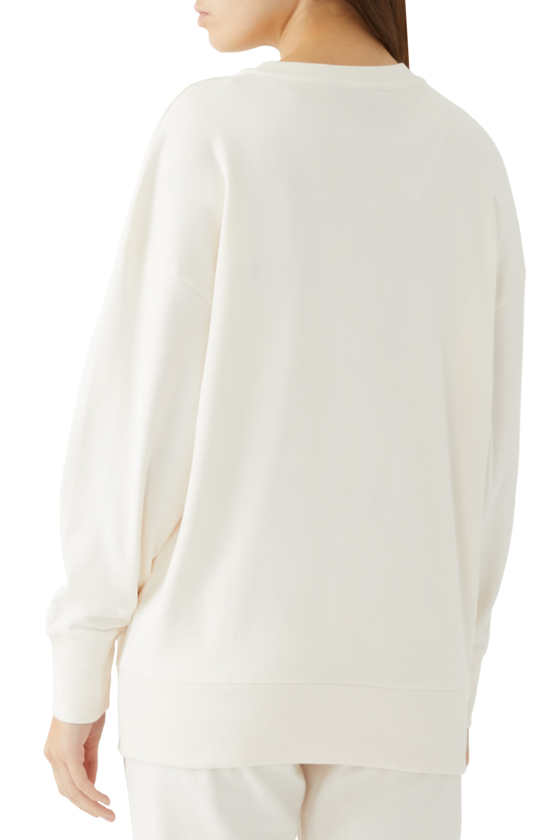 سويت شيرت بياقة ضيقة وشعار الماركة