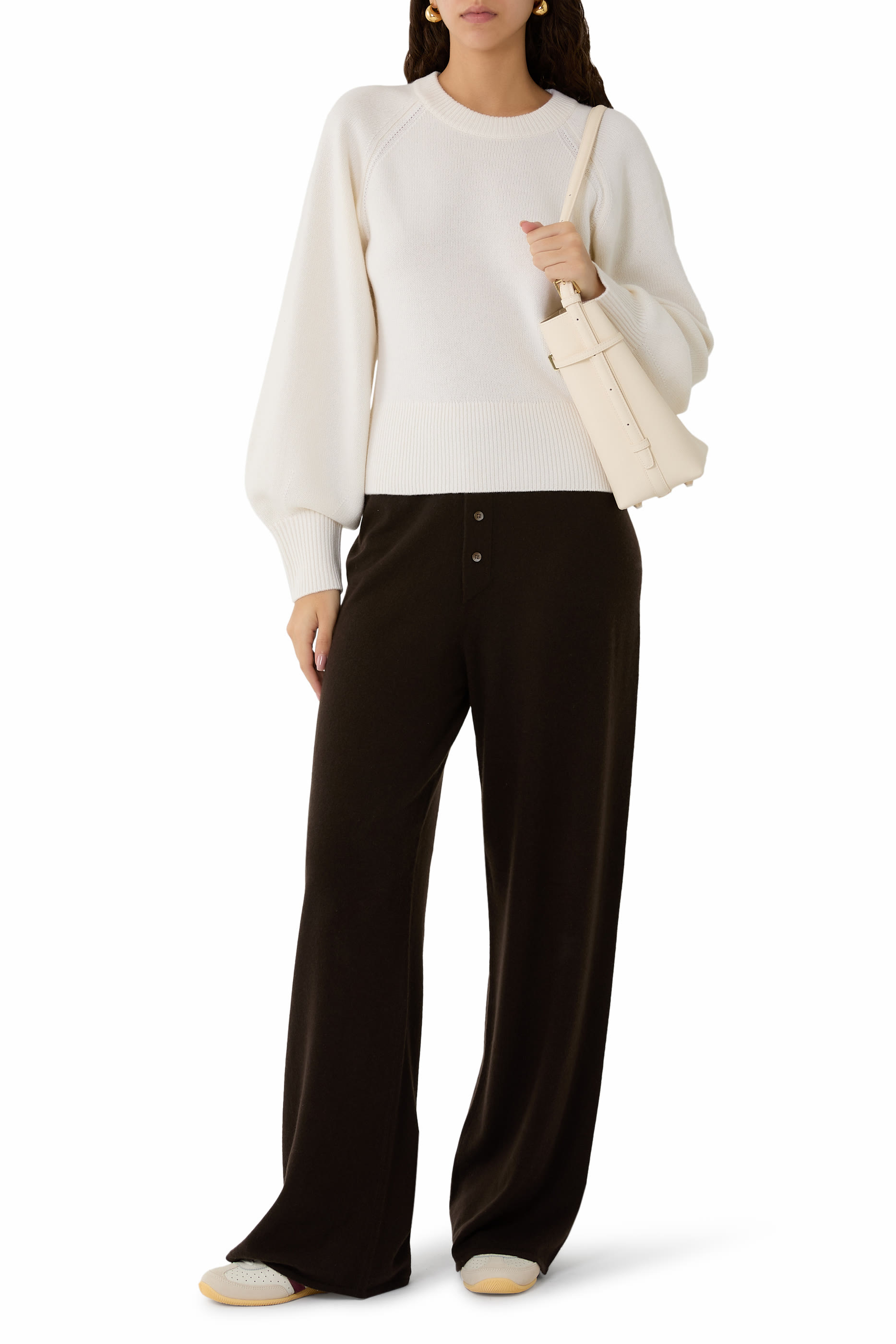 كنزة سكلبتد بياقة ضيقة