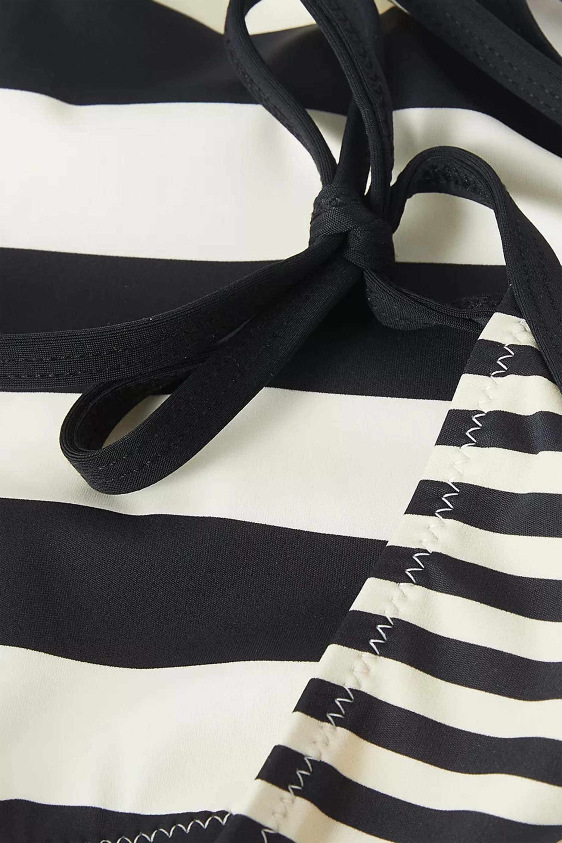 قطعة بيكيني علوية ايريس مخططة بقوالب مثلثية