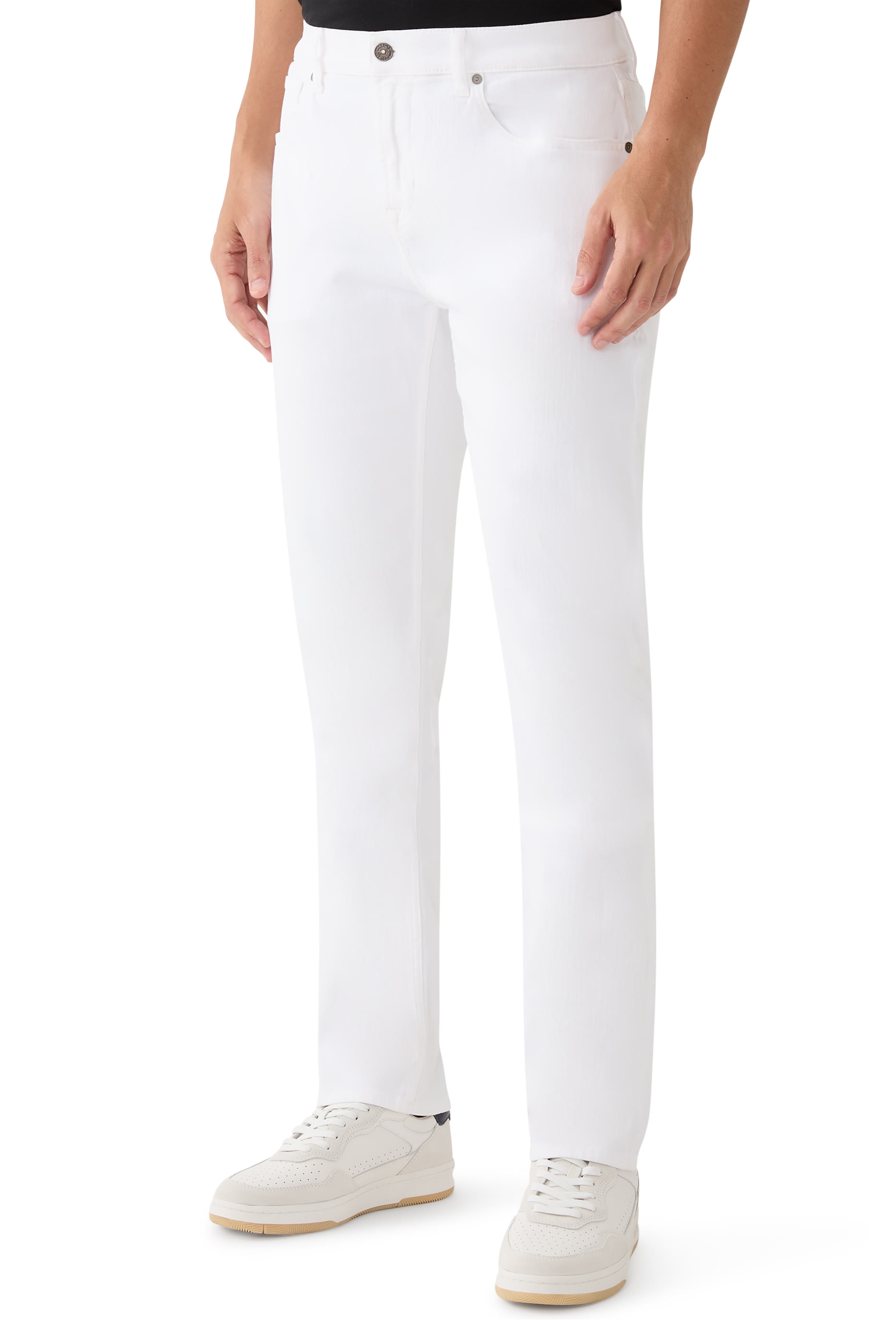 بنطال جينز بقصة ساق مستقيمة