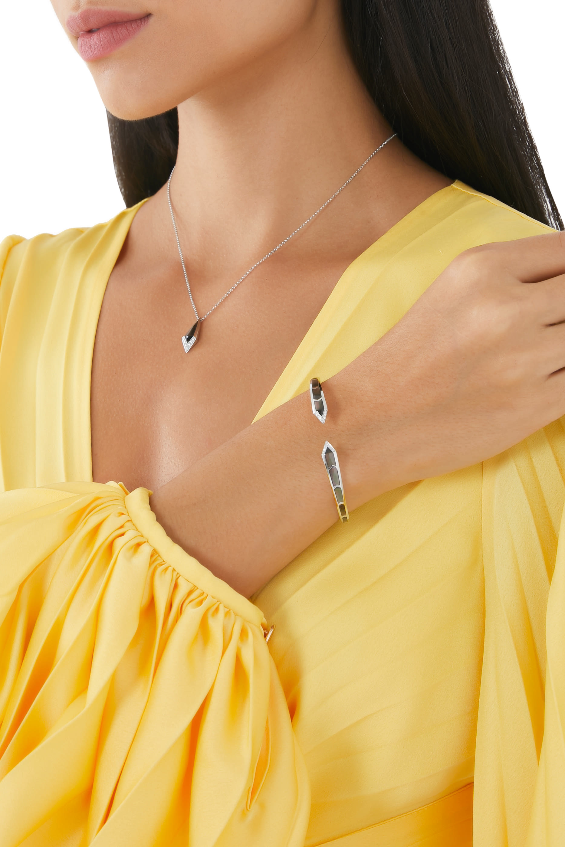 قلادة من عرق اللؤلؤ