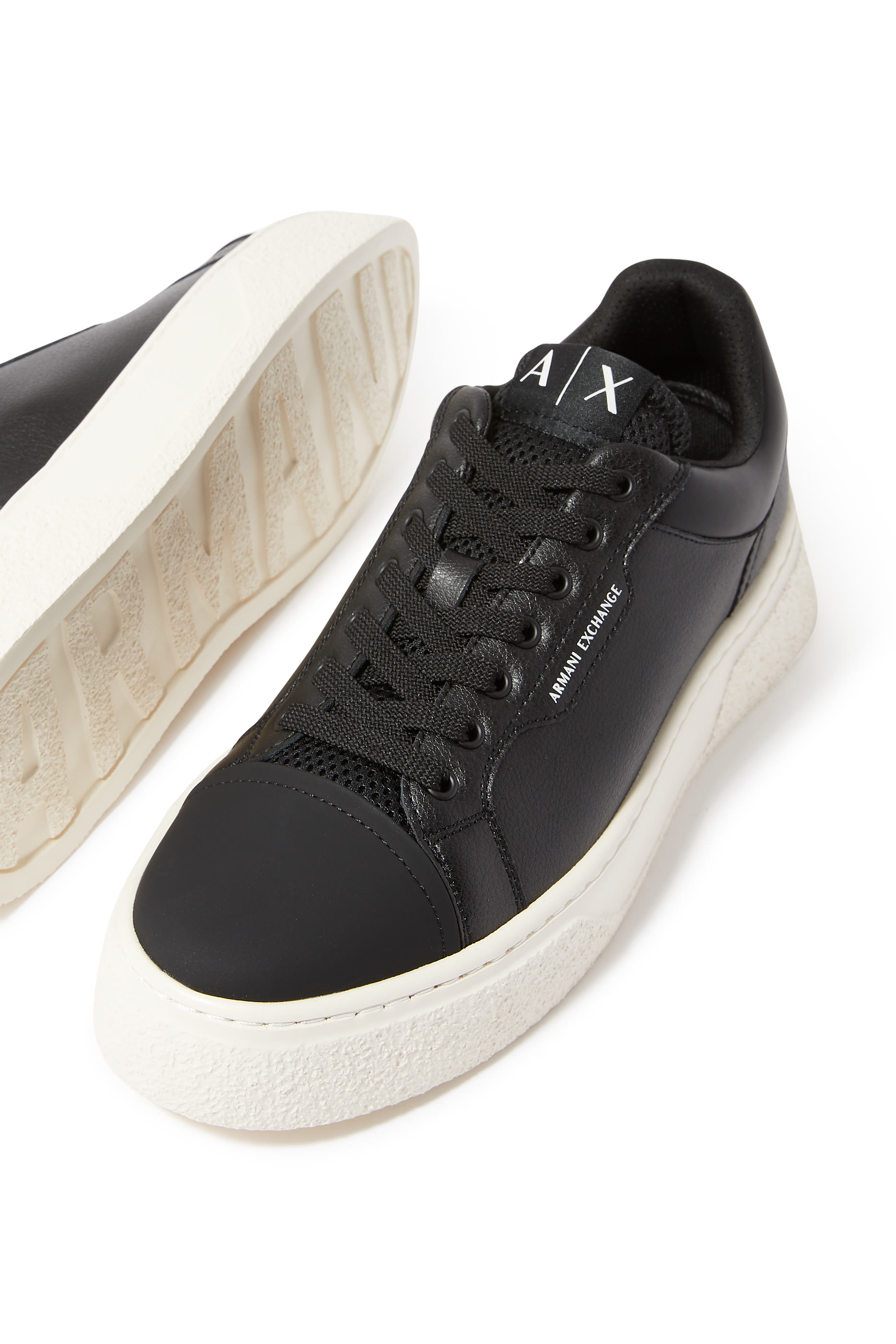 سنيكرز ليون بشعار الماركة