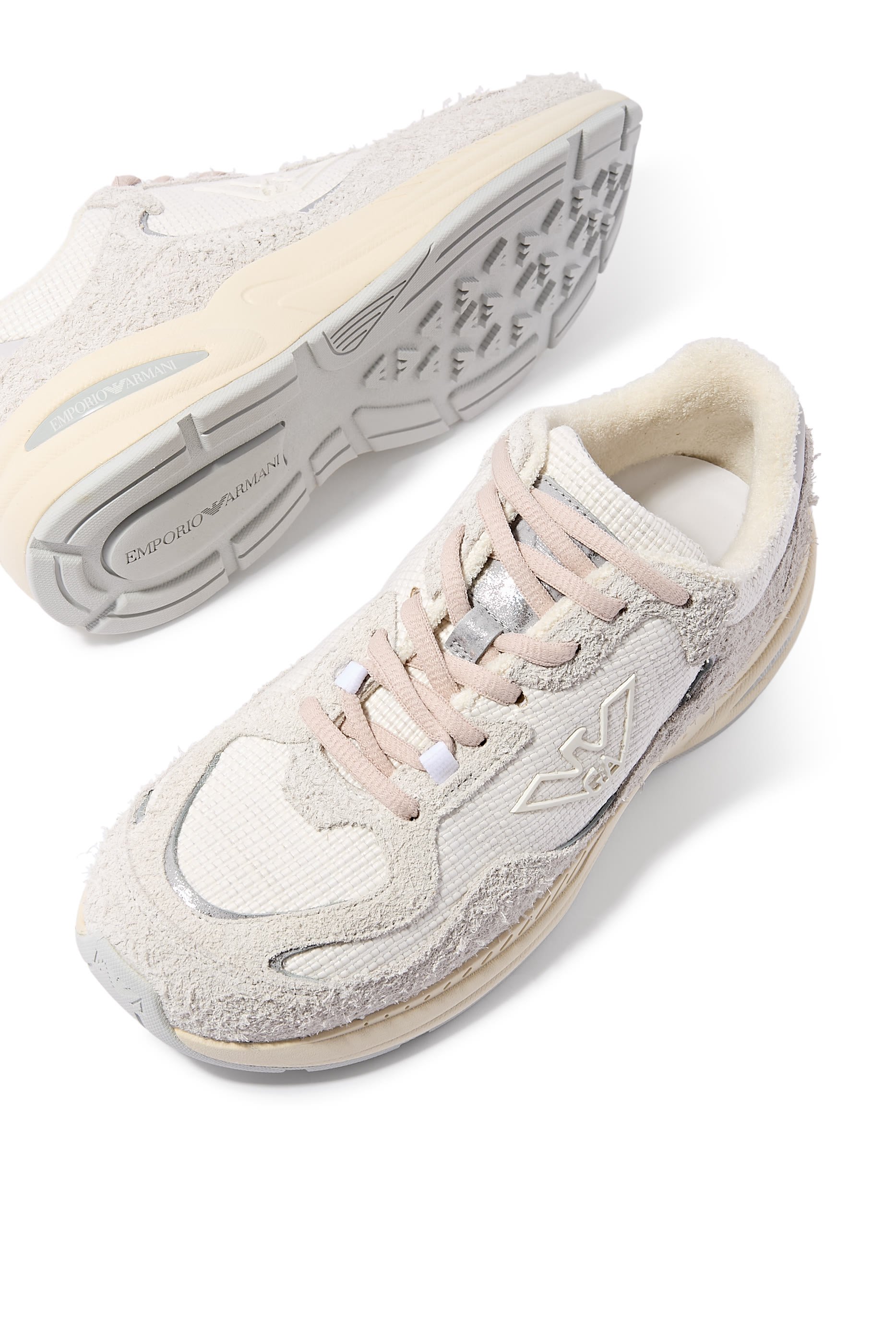 سنيكرز بشعار الماركة شمواه وقماش شبكي