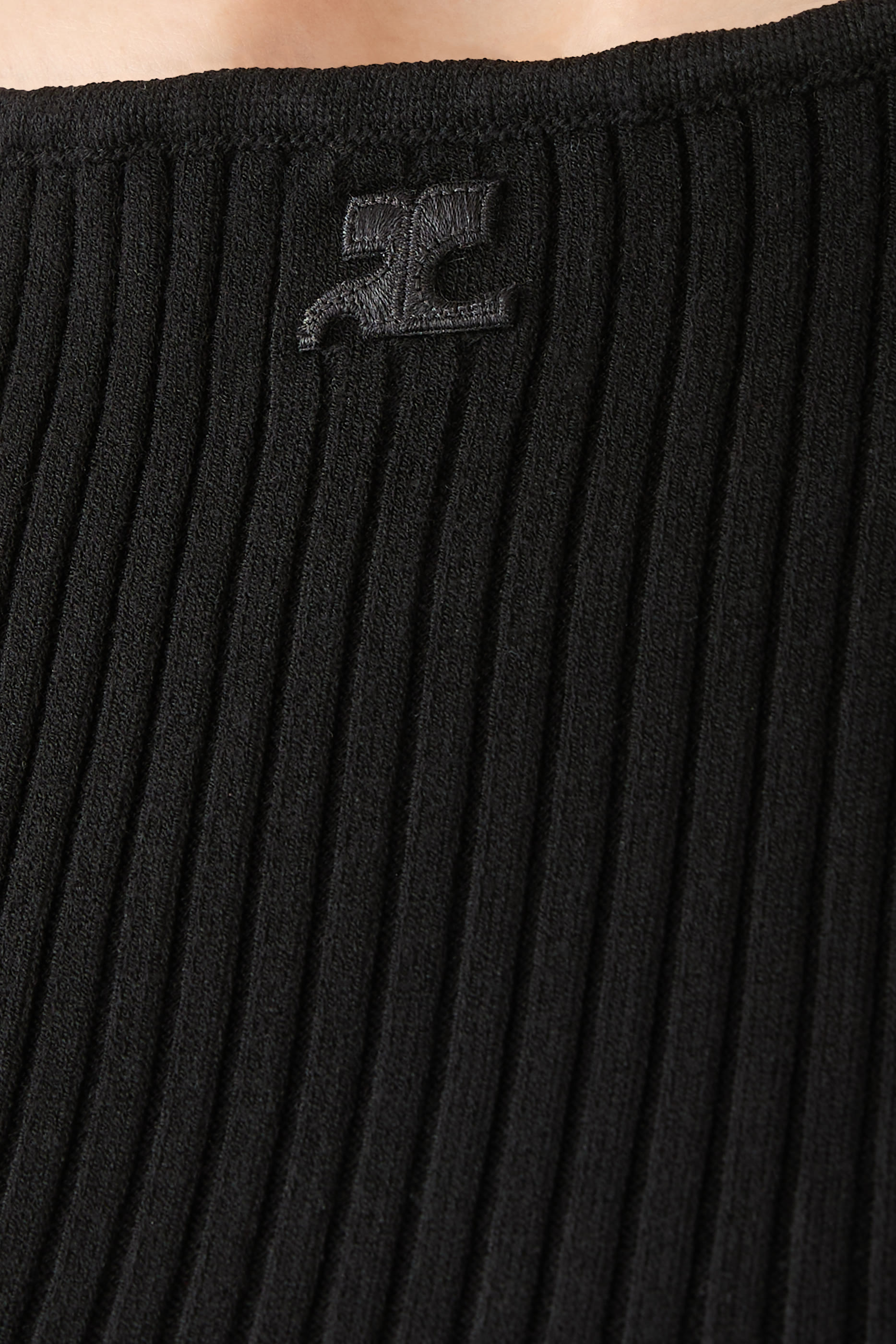 بلوزة منسوجة بوينتي بتصميم مضلع وشعار الماركة