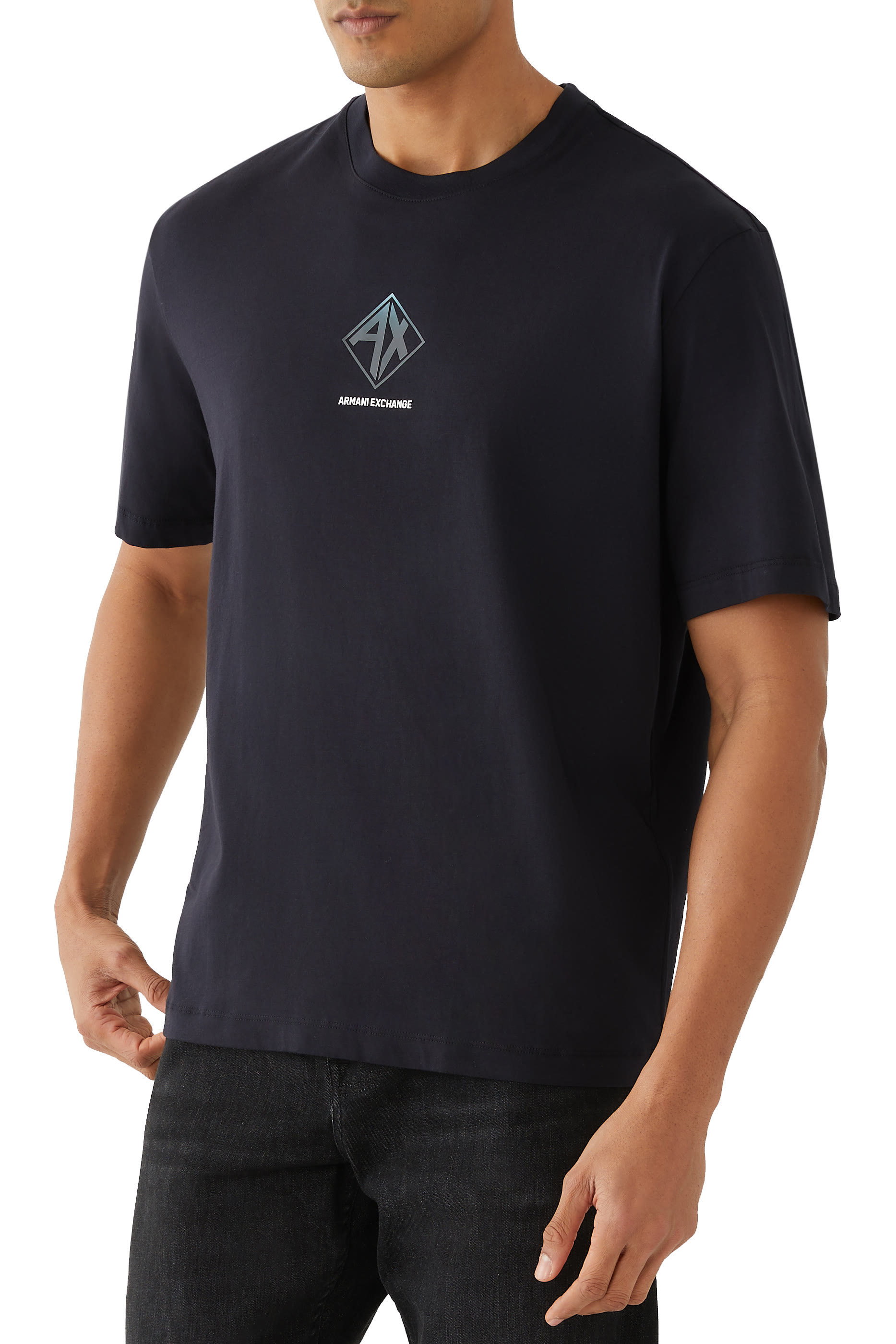 تيشيرت بقصة عادية وشعار الماركة