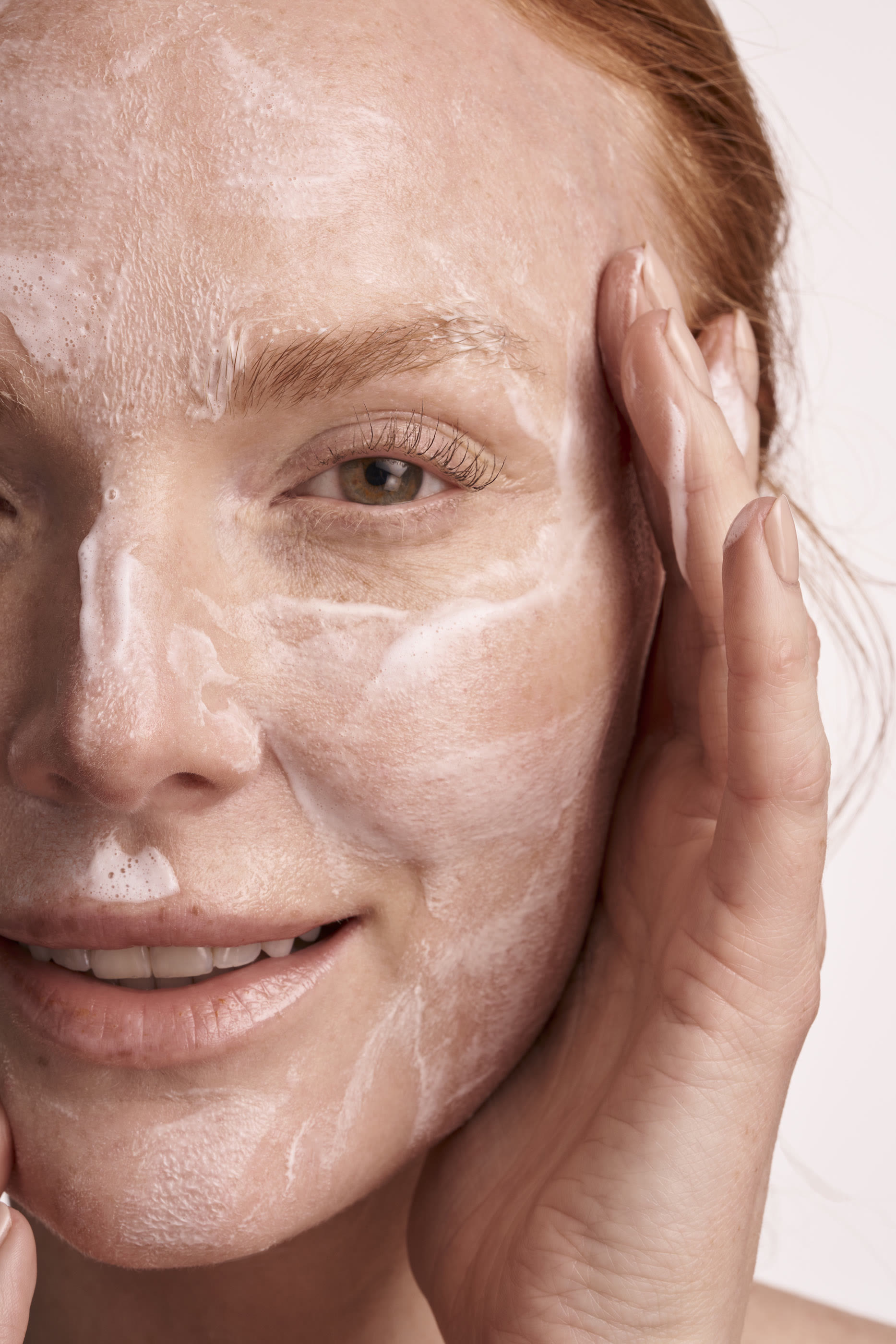 غسول رغوي لتنظيف البشرة