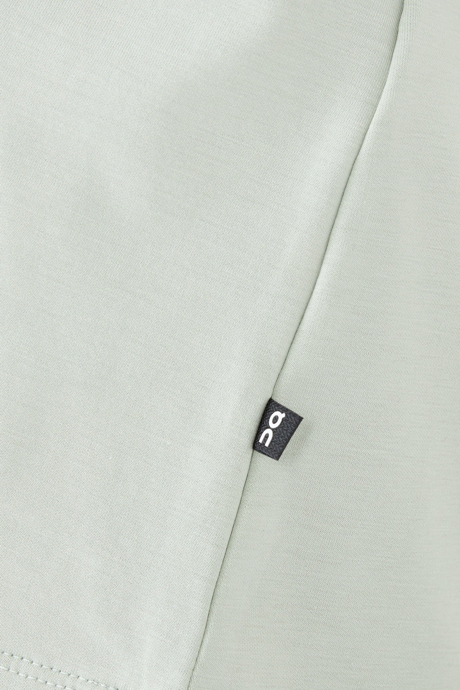 تيشيرت فوكوس بأكمام قصيرة