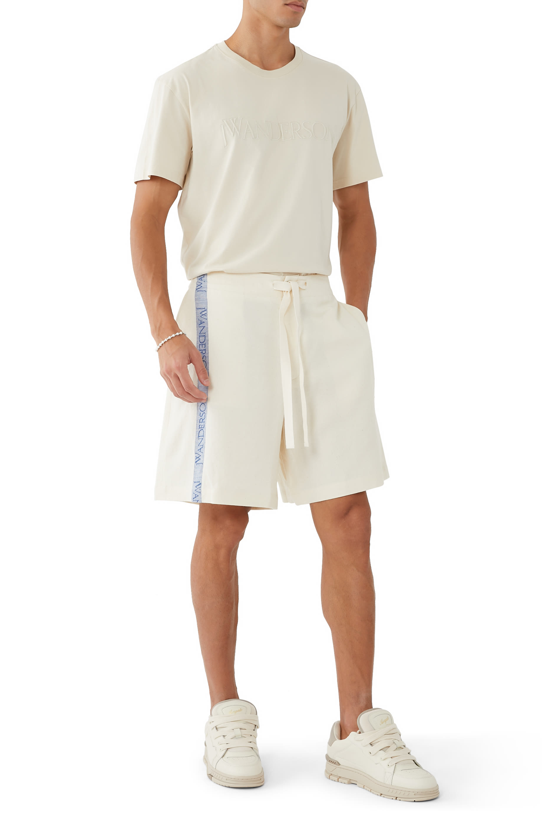 تيشيرت مطرز بشعار الماركة