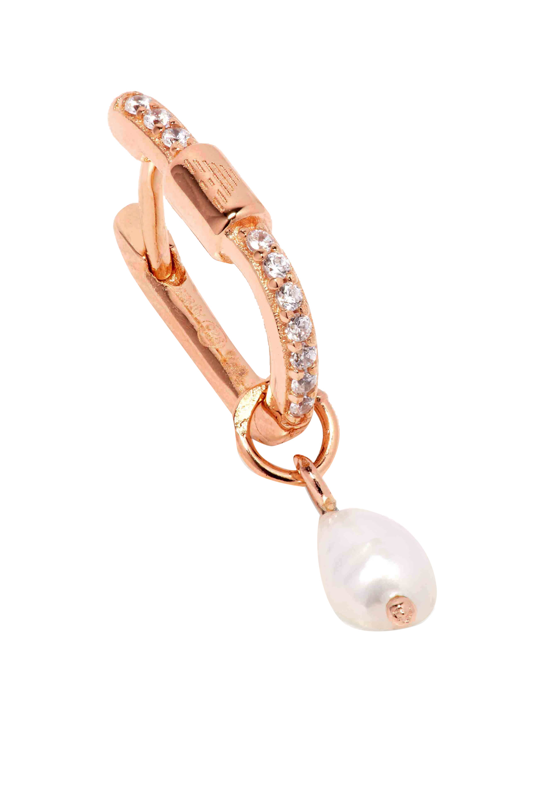 أقراط سانتيمانتل بشعار الماركة EA