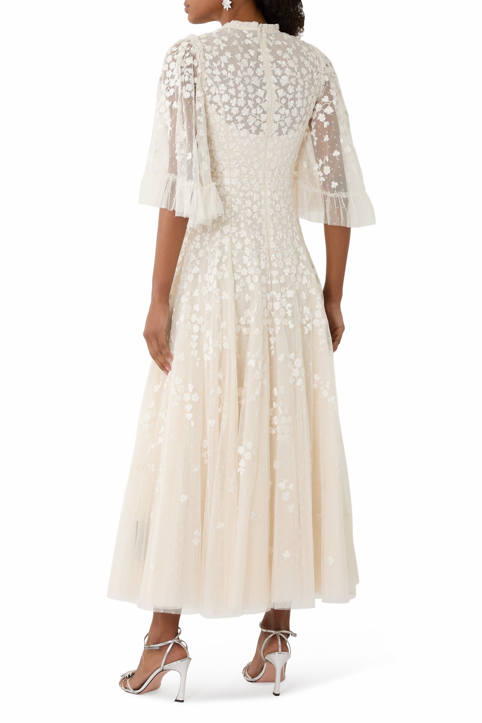 فستان سهرة سكاتر مطرز بزهور بياقة مستديرة وبطول الكاحل