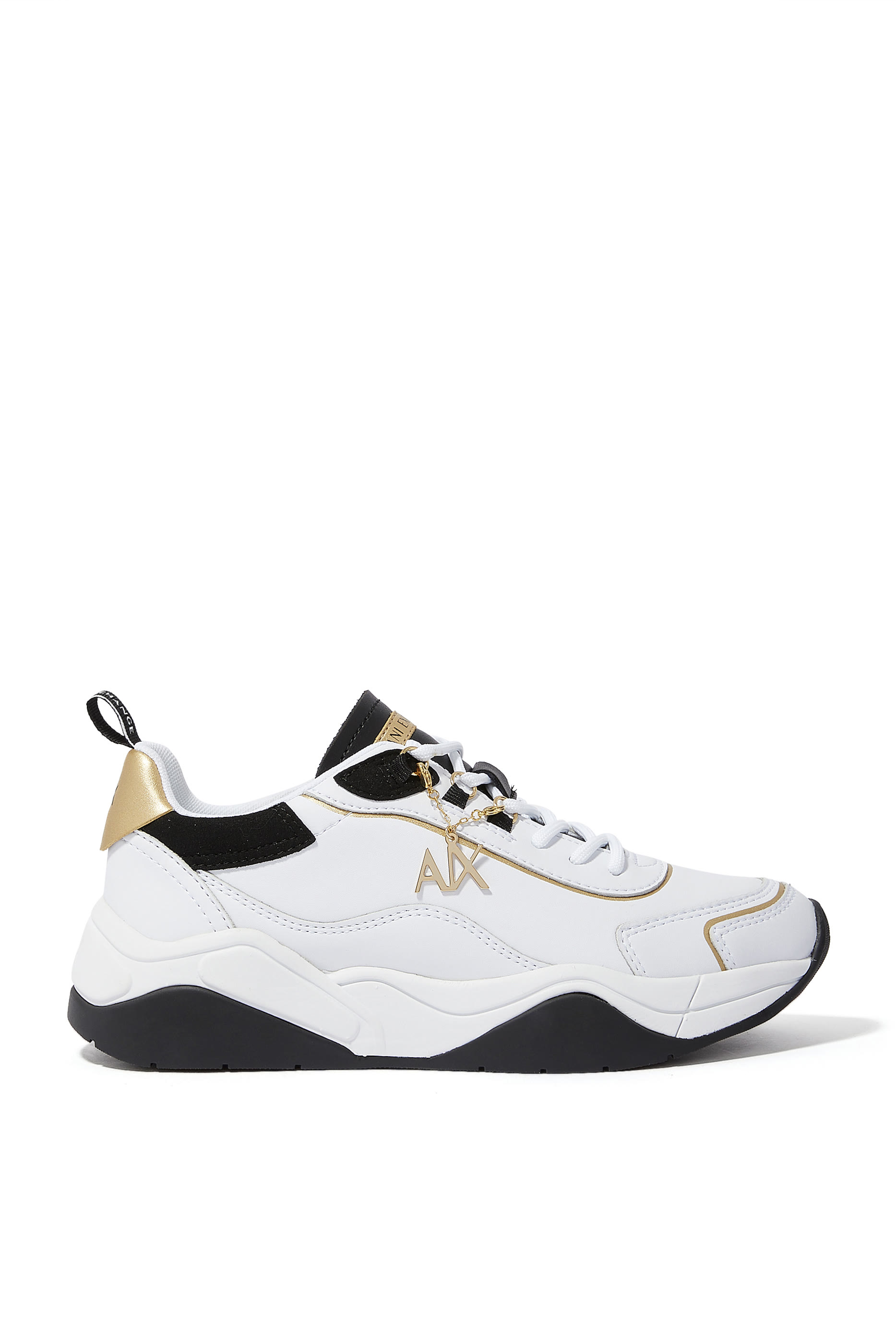 سنيكرز جلد بحلية بشعار الماركة