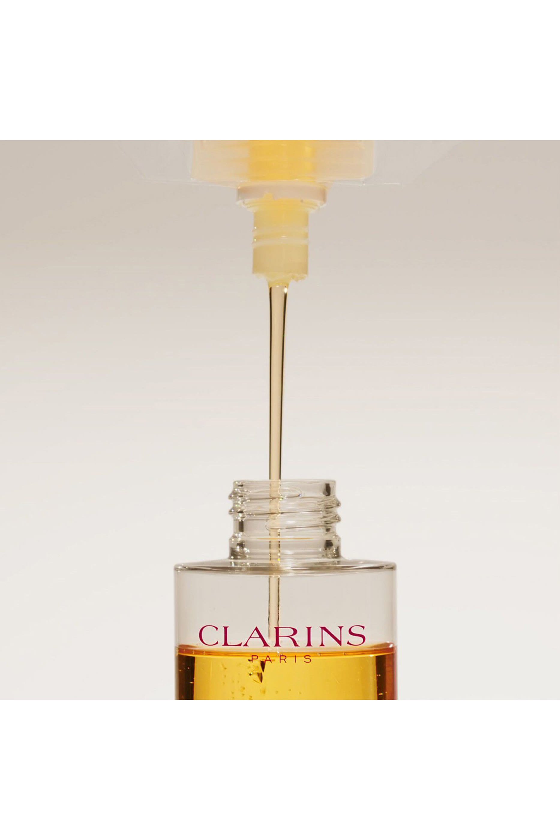 زيت لإزالة المكياج