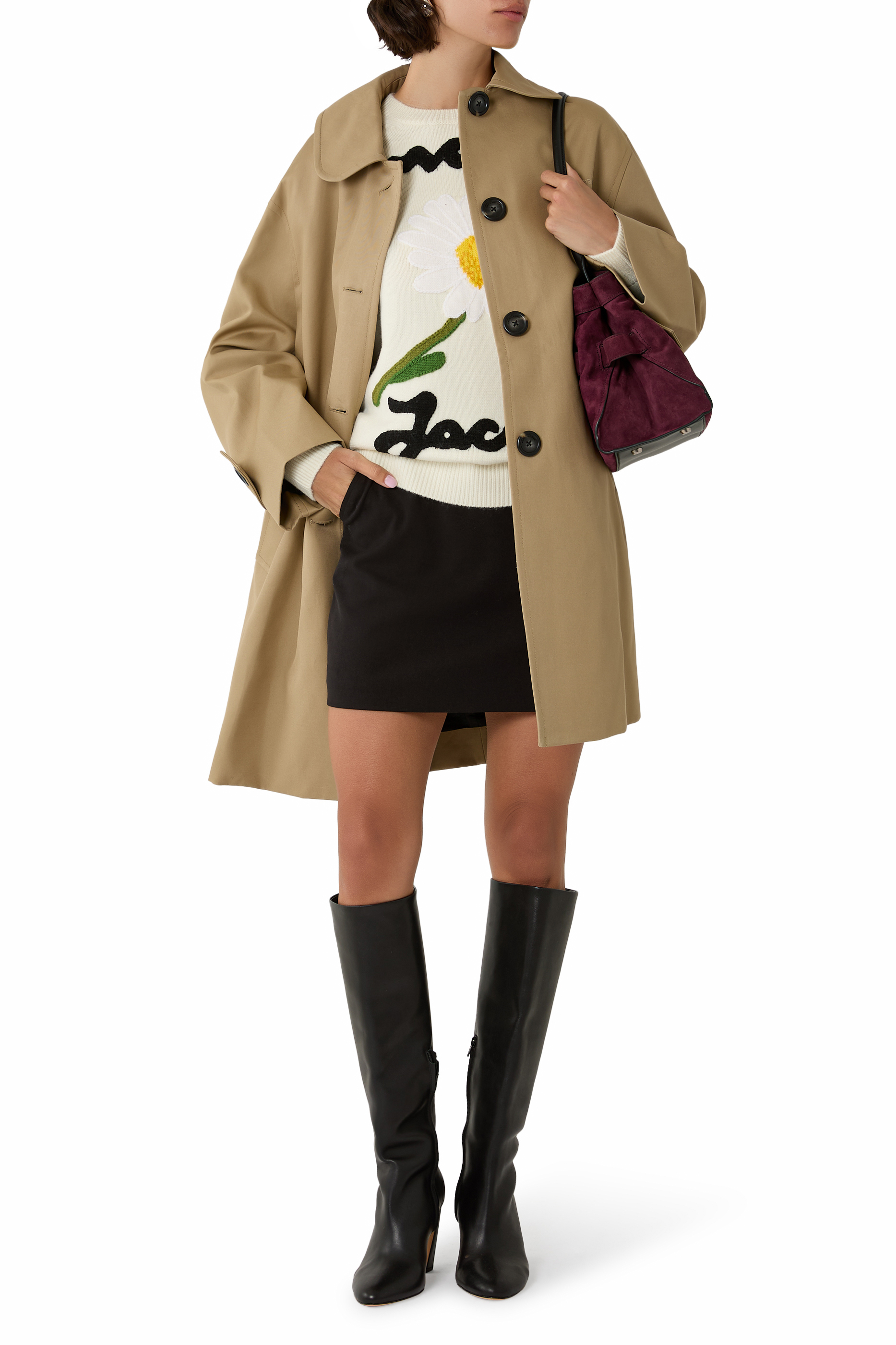 كنزة بياقة ضيقة وشعار مارك إز جوي جاكار