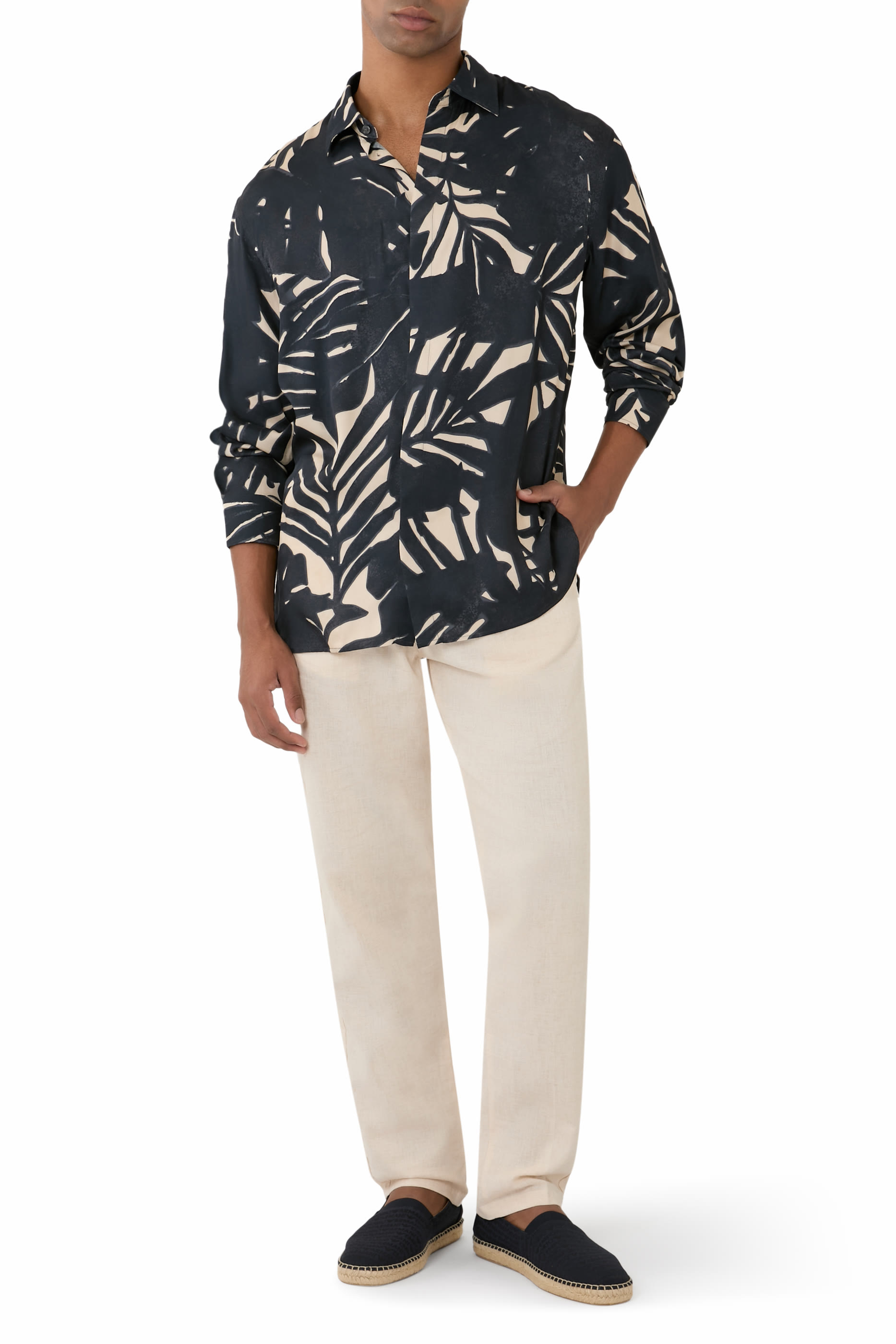 قميص بنقشة نباتية