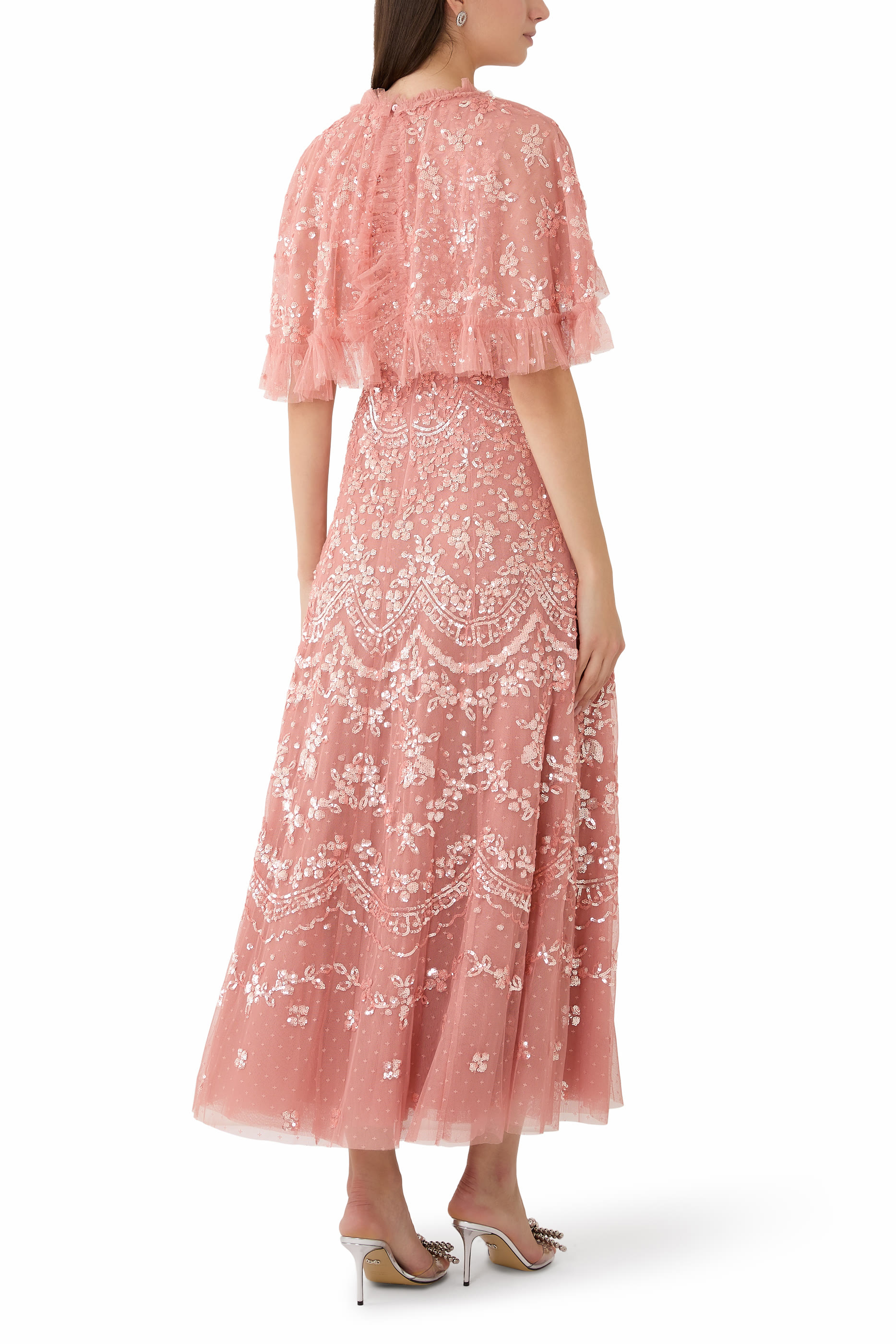 فستان سهرة فريا بكاب وقصة بطول الكاحل