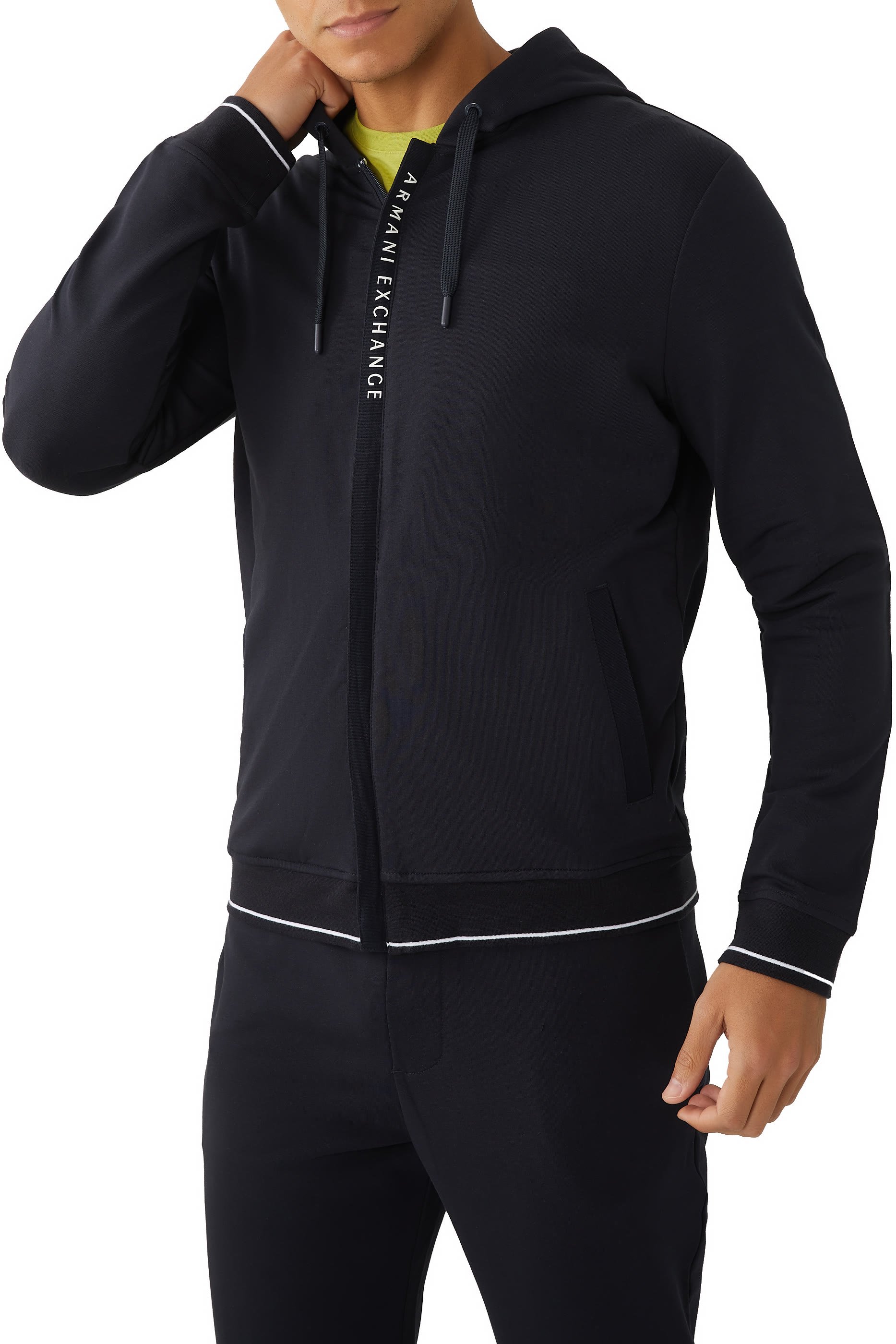 هودي بسحاب وطبعة شعار الماركة