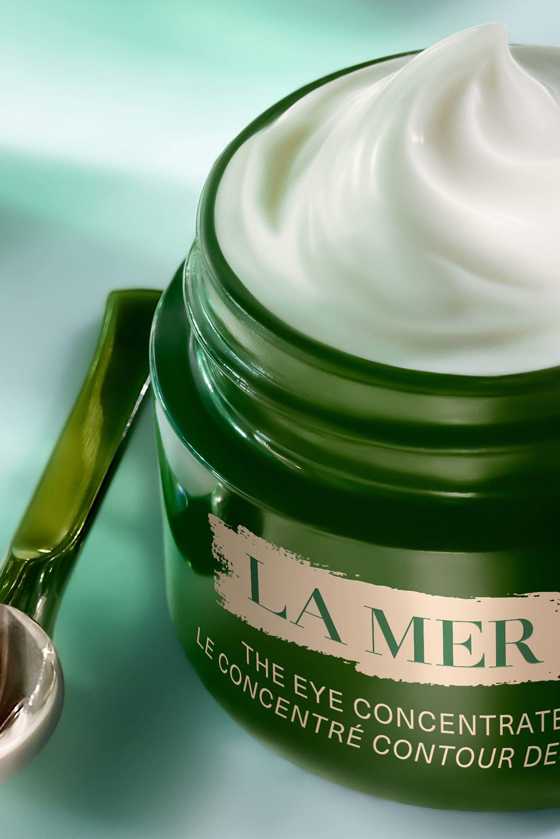 مركز لمنطقة ما حول العينين