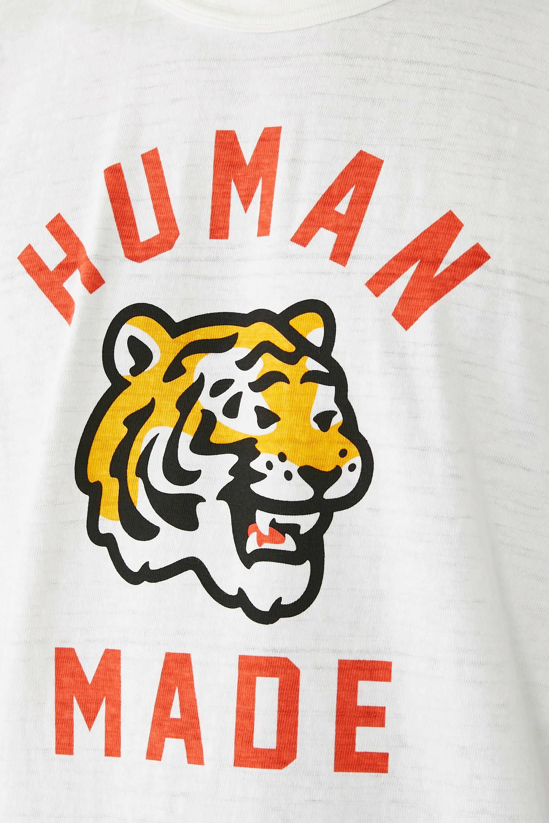 تيشيرت بطبعات غرافيك