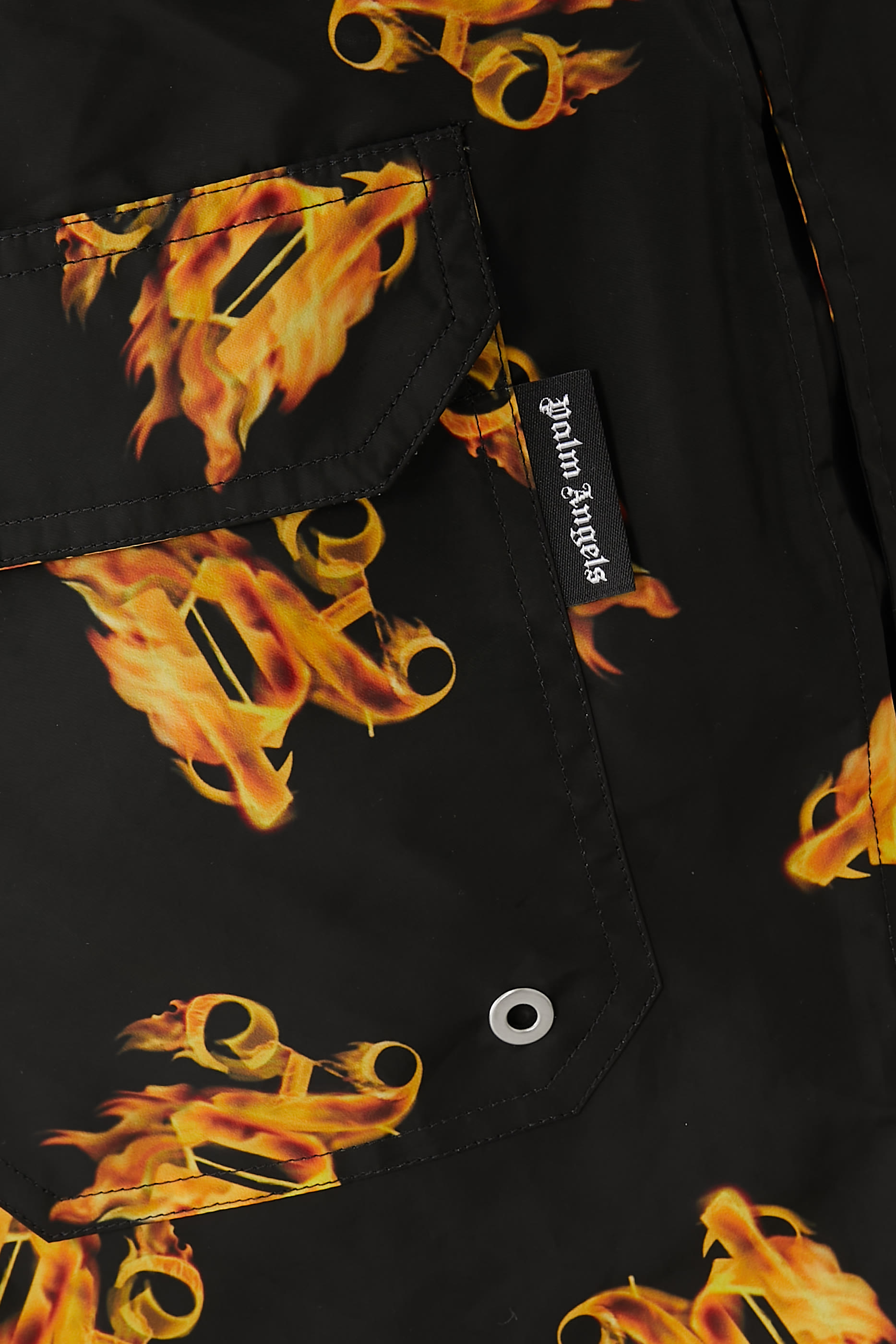 شورت سباحة بطبعات نقود تحترق