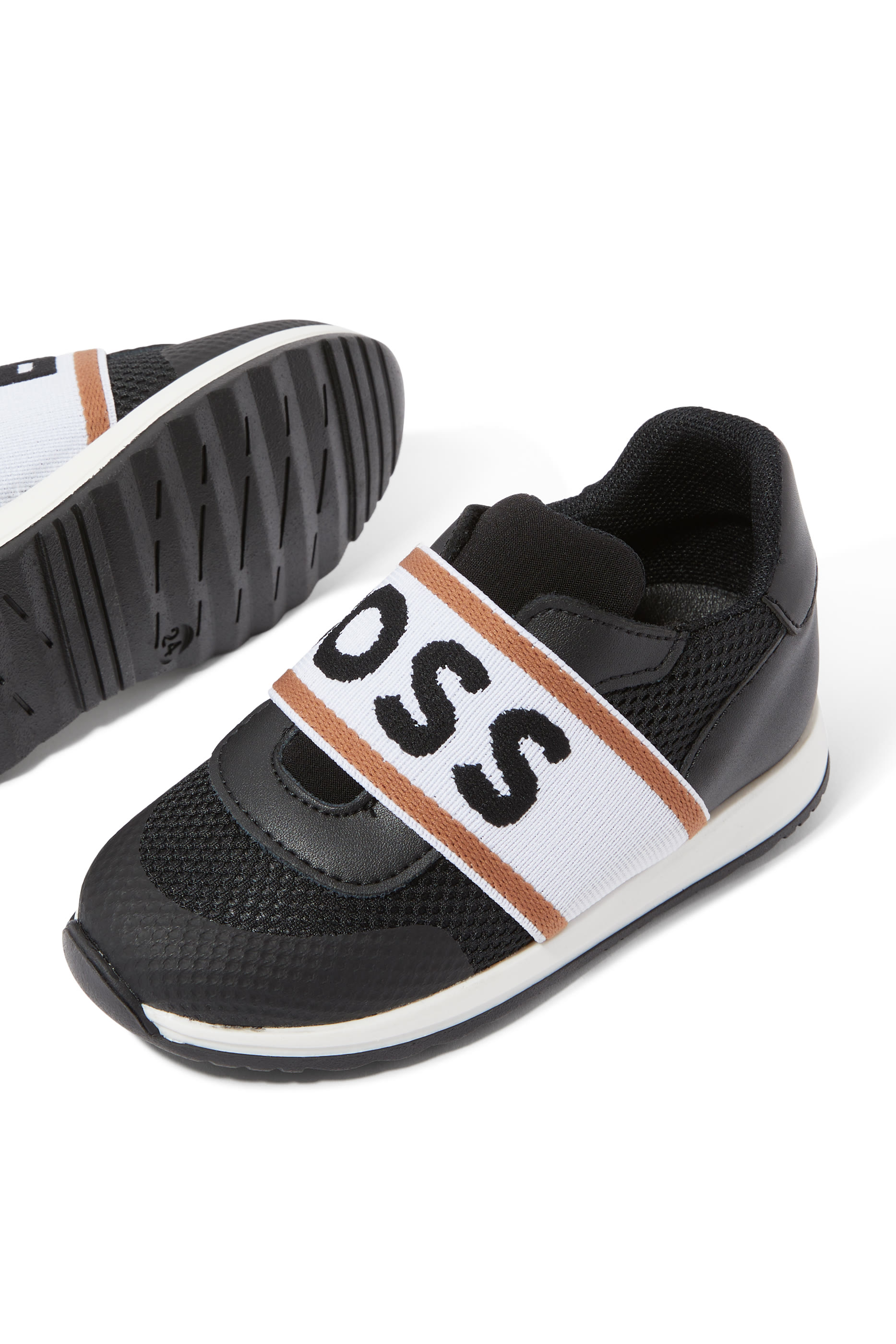 سنيكرز بشعار الماركة للأطفال