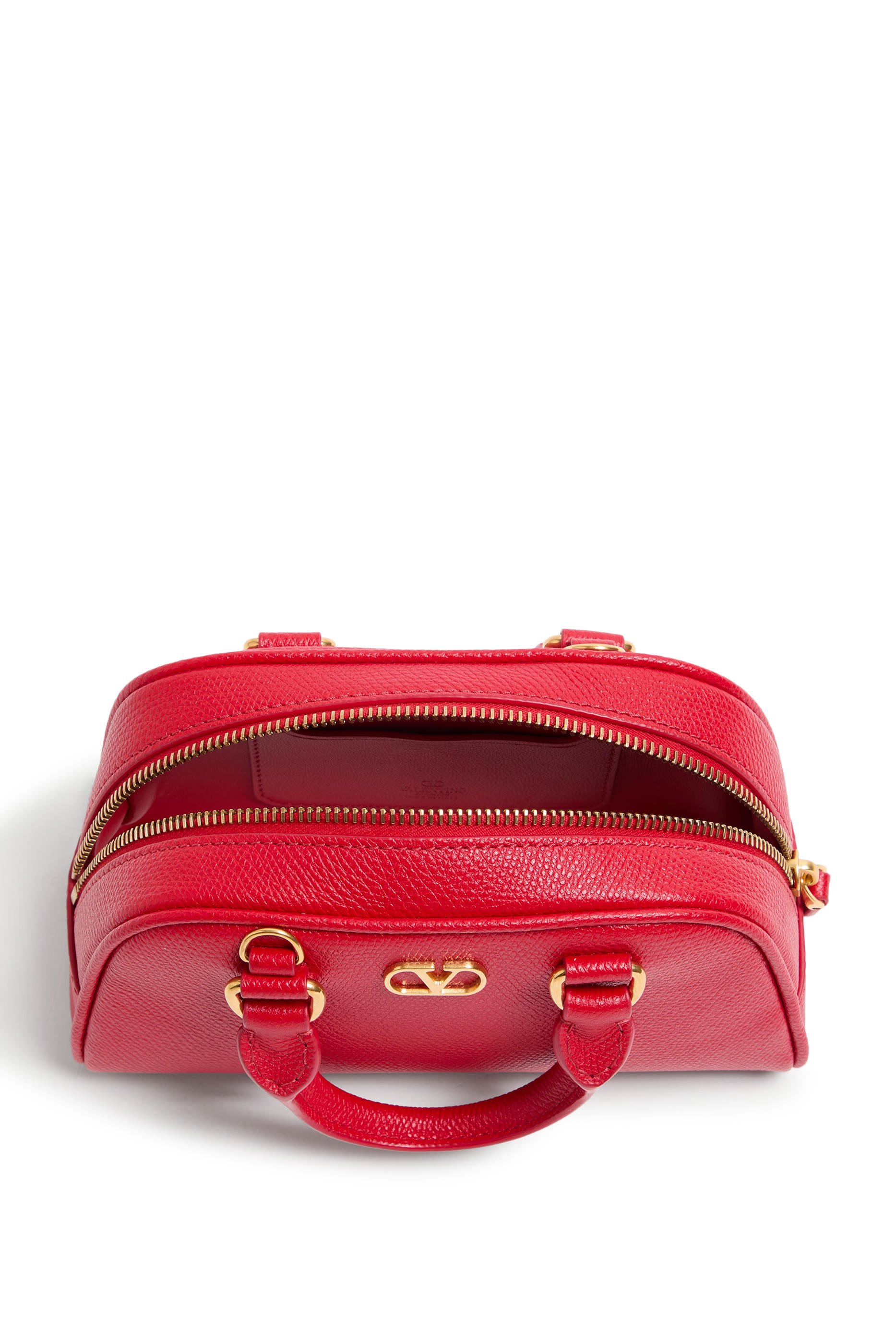 حقيبة صغيرة بحلية شعار الماركة