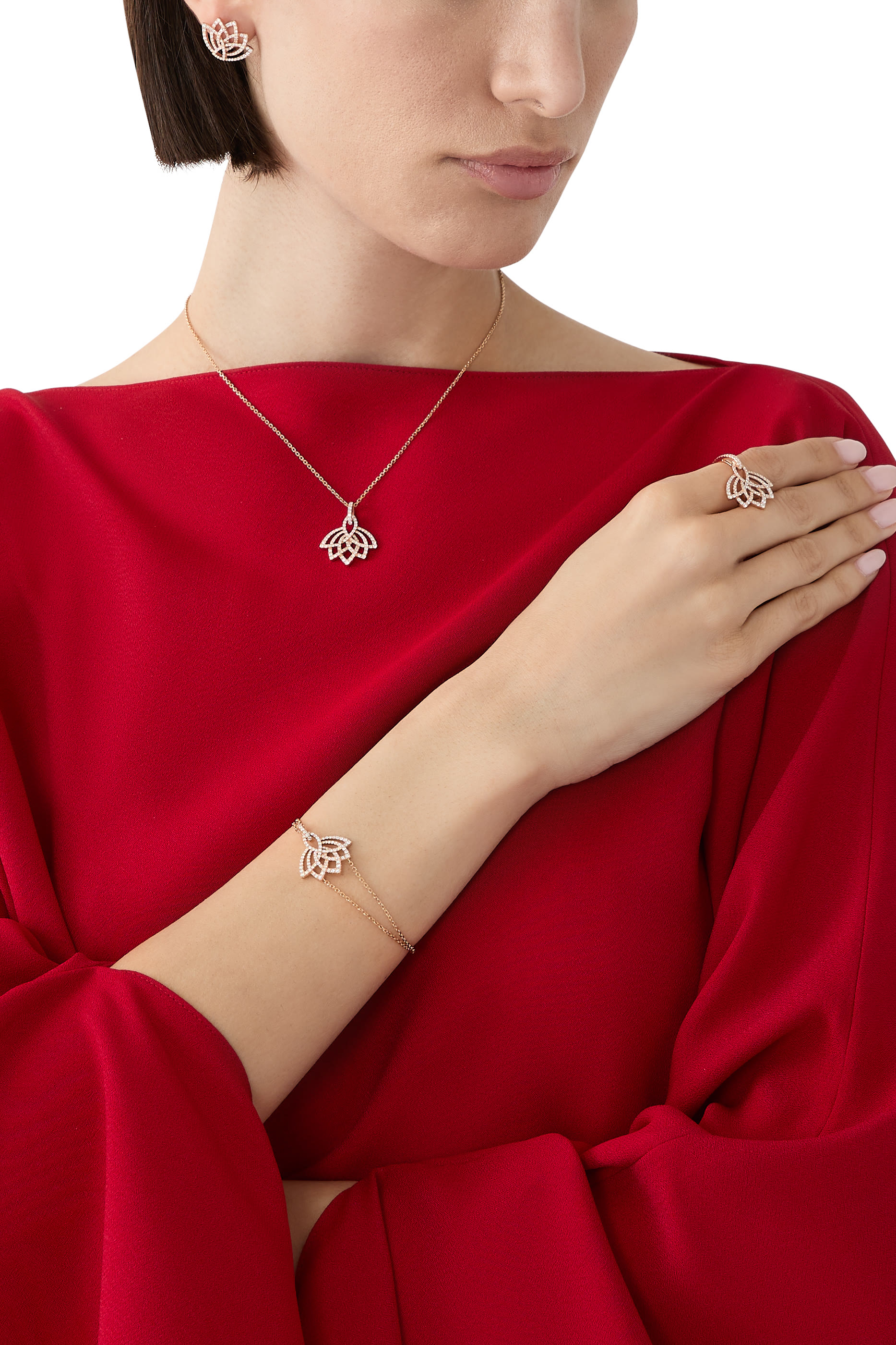قلادة لوتس بلوزوم مرصعة بالماس الأبيض، ذهب وردي عيار 18